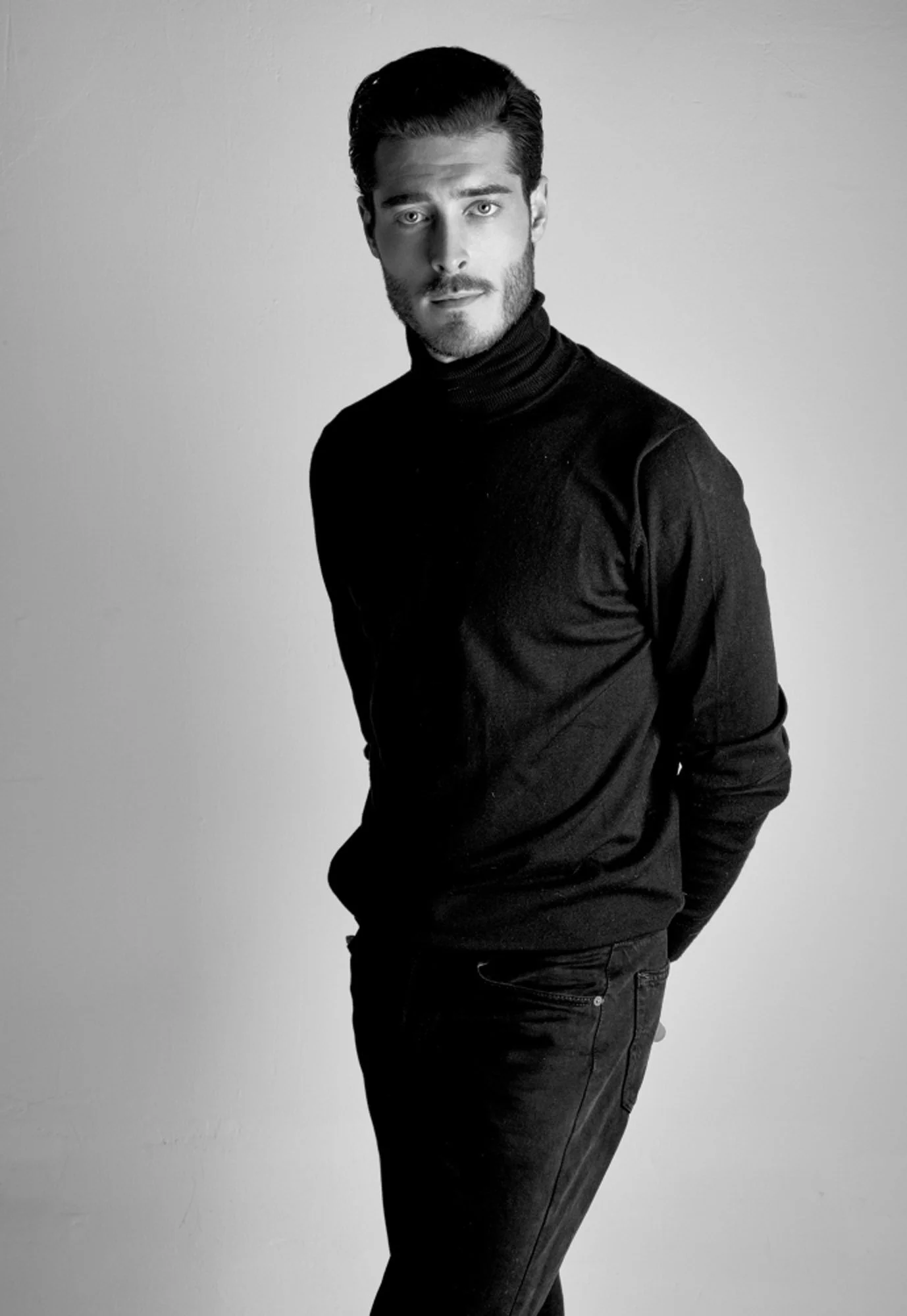 Athos Leonardi photo black and white.jpg