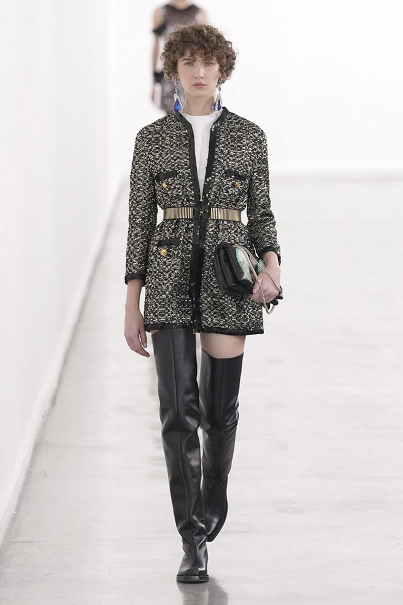 Giambattista_Valli_FW23_Nella_1000px Kopie.jpg