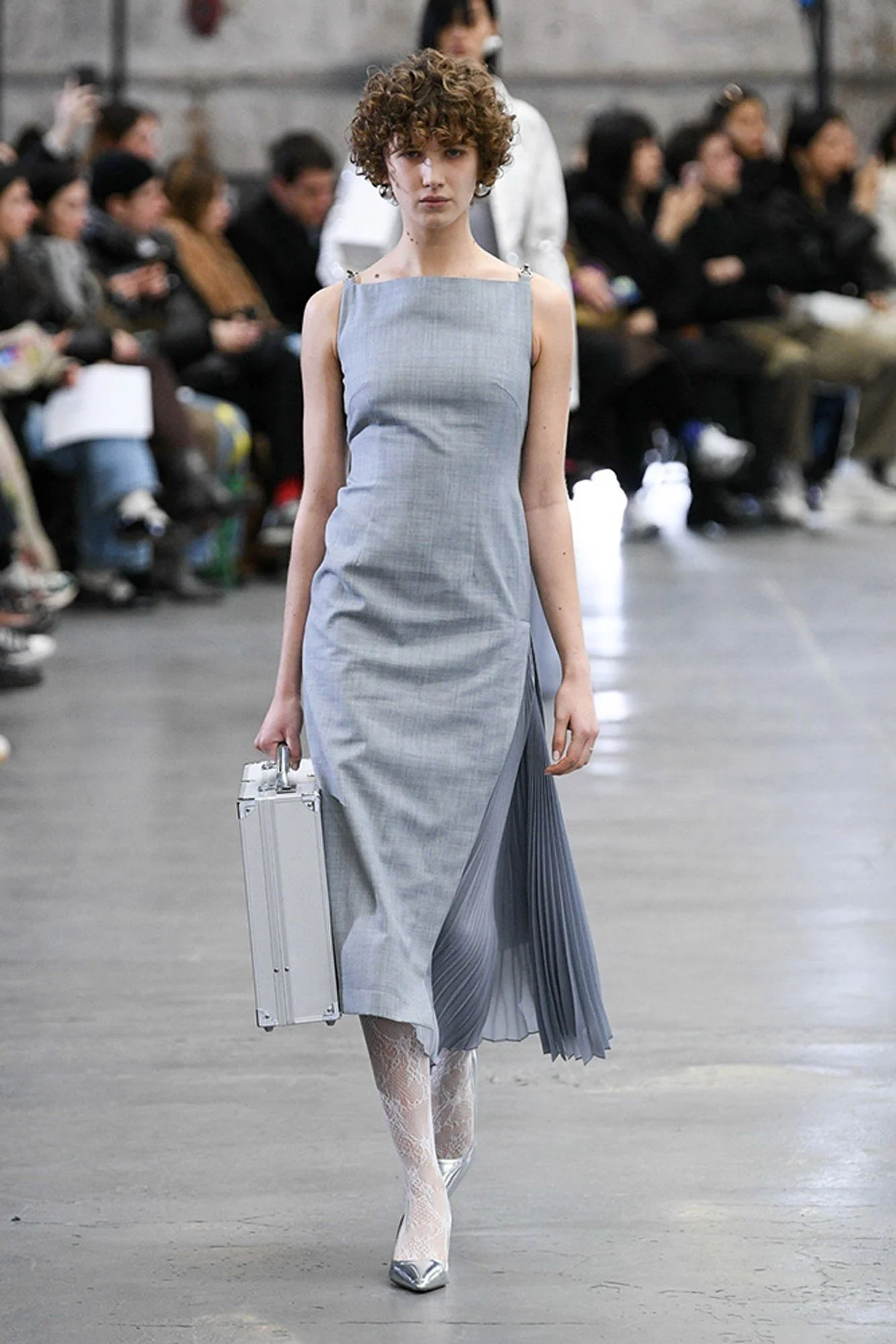 Rokh_FW23_Nella_1000px Kopie.jpg