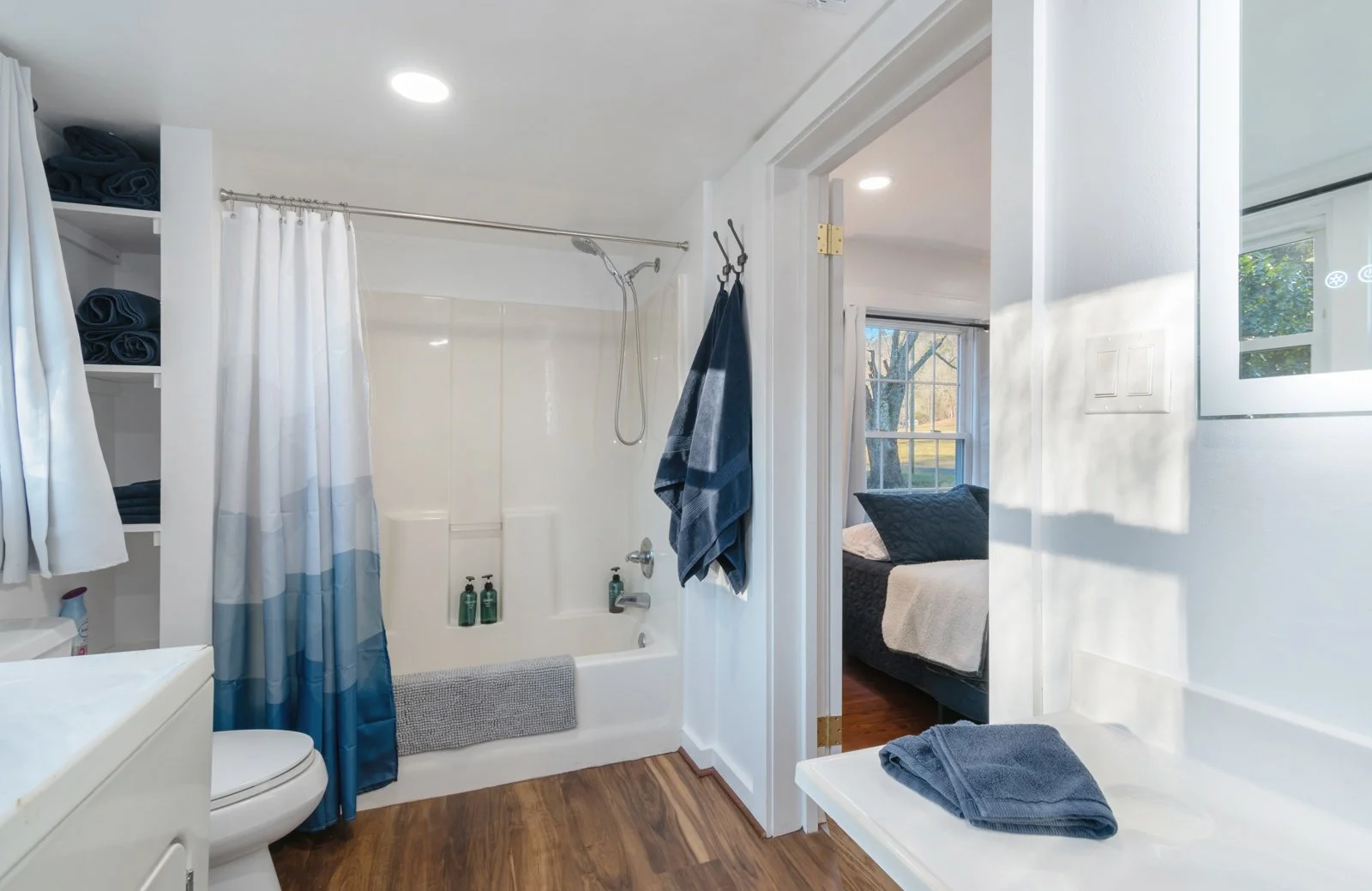 Full bathroom at Carolina Joy Vacation Rental in Robbinsville NC