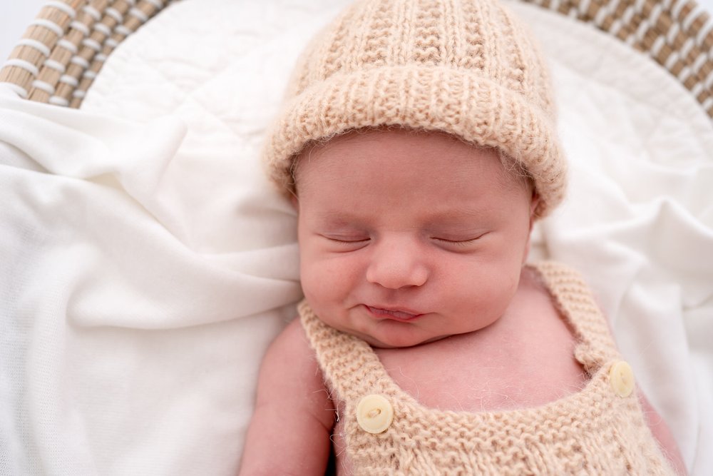 A newborn session from snuggle to snooze (14).jpg