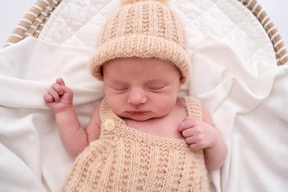 A newborn session from snuggle to snooze (11).jpg