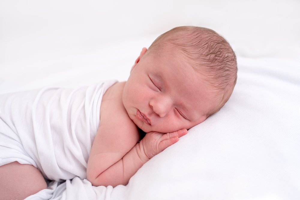 A newborn session from snuggle to snooze (104).jpg