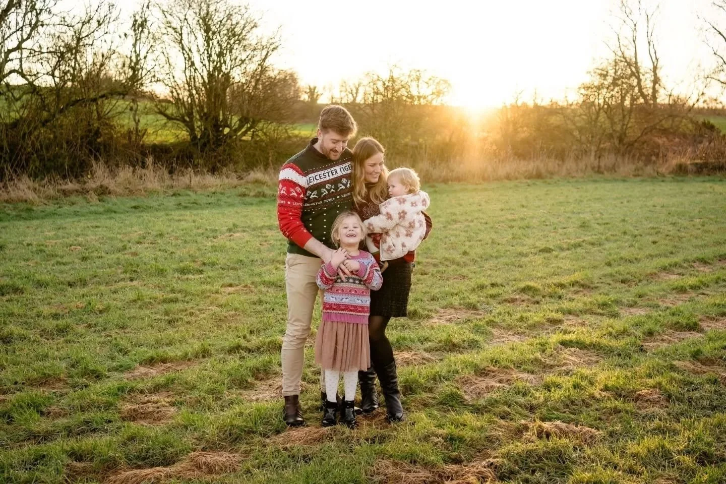 Ugh this weekend has been miserable...January should at least have the decency to be sunny! 

It seems like the perfect evening this sunny pre-Christmas session that I never got around to posting. 

I just love how vibrant they are! 

G x x x