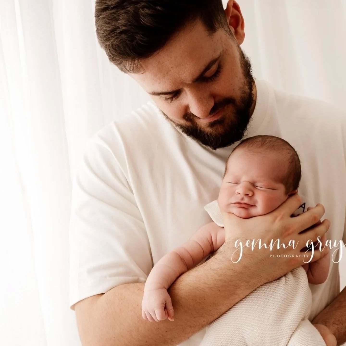 Things I learned during this session...

1. My 10 week old puppy tries to act the big dog when other dogs come into the studio. 🤣 lots of puppy growling involved. It's the first time we've heard any real noise from him. 

2. It is never advisable to