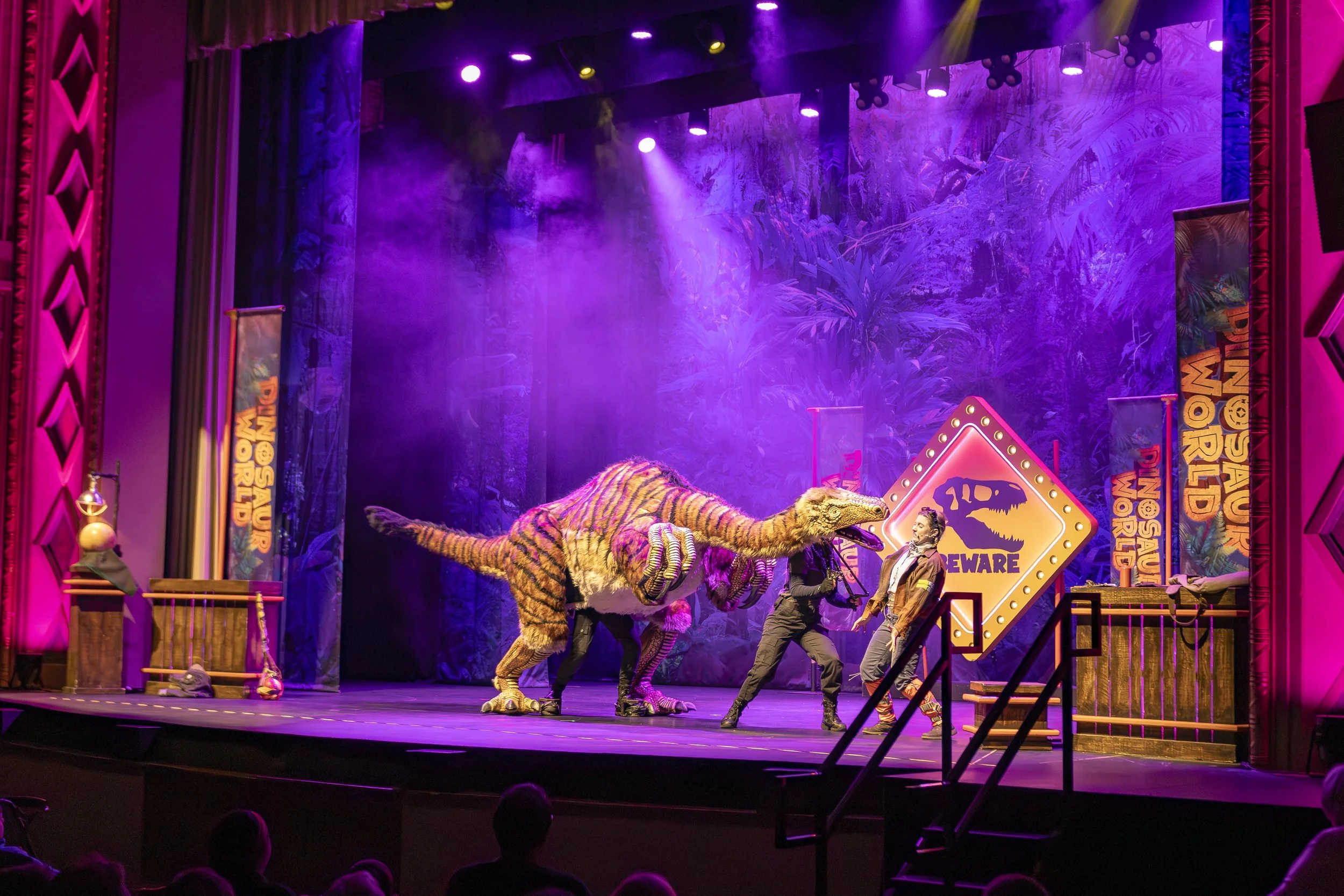 Dinosaur LIVE (House Electrician, Light Board OP)