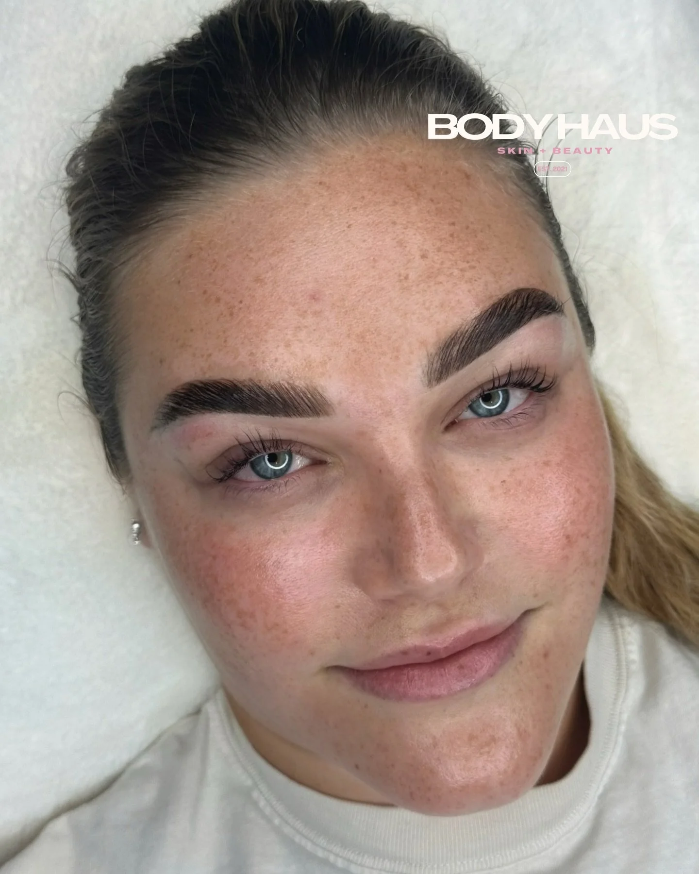 ✨Bomb brows & lashes ✨ We’ve paired two of our most-loved services into one must-have bundle:
Brow Lamination – smooths and lifts brow hairs for a fuller, more defined shape
Lash Lift + Tint – curls and darkens your natural la