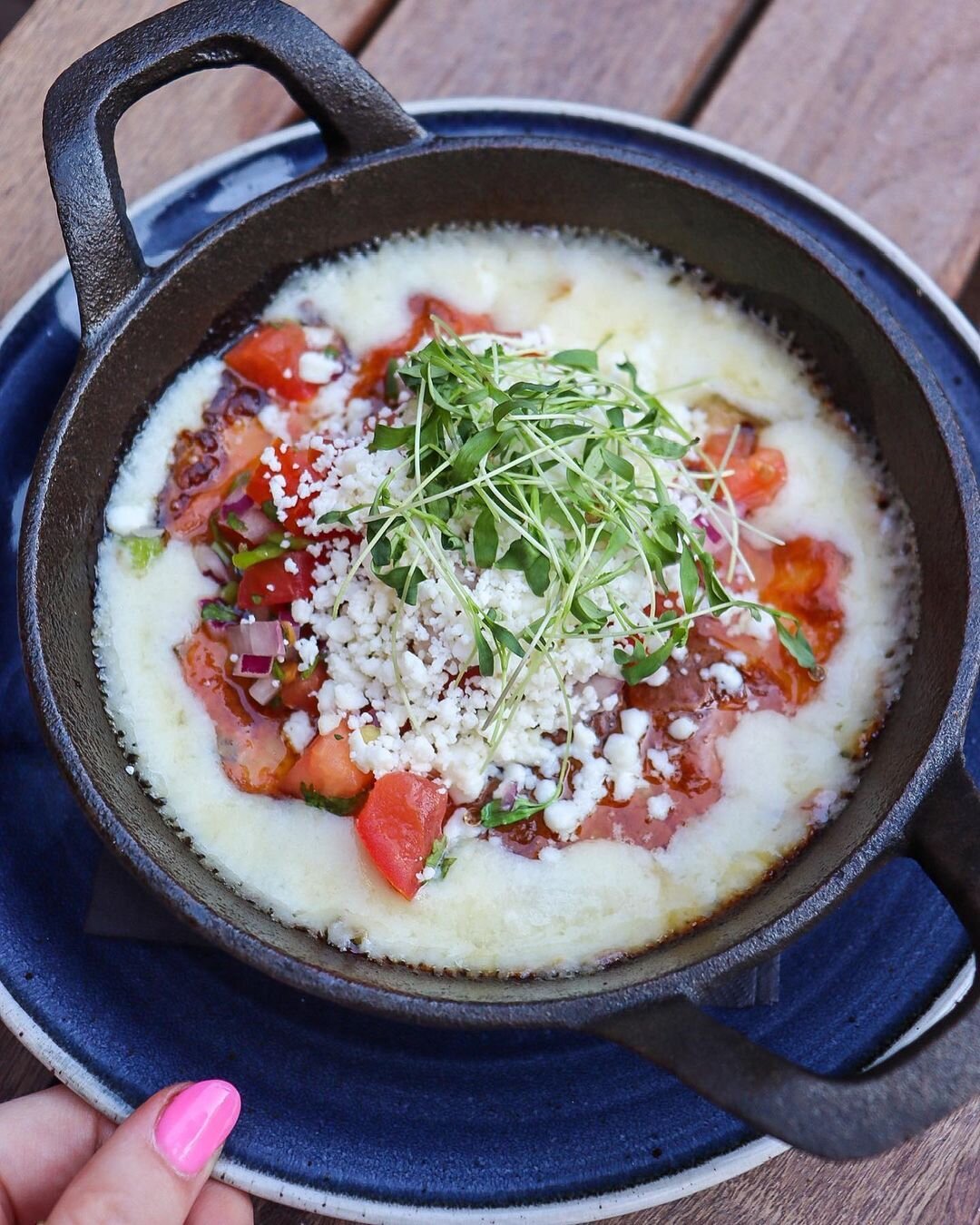 It&rsquo;s Friday and yes, you 100% need (and deserve) the cheese dip. Queso for everyone! 🧀

📷: @twotastebuddiez