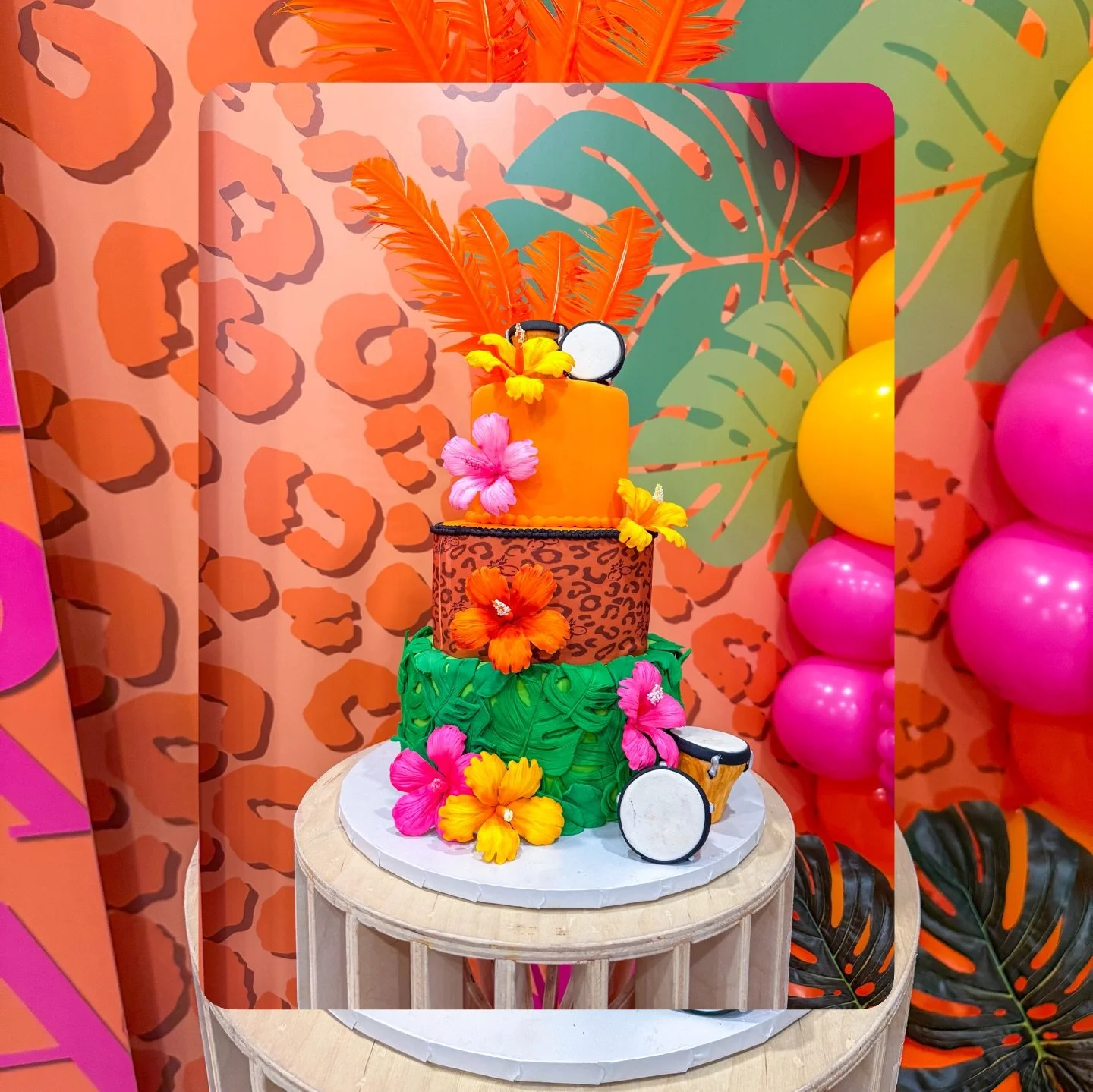 All the Tropicoqueta vibes 🌺🪘💛
.
.
.
#tropicoqueta🧡🪇🪘 #birthday #party #tropical #karolg #karolginspiredbirthday #eventplanning #events