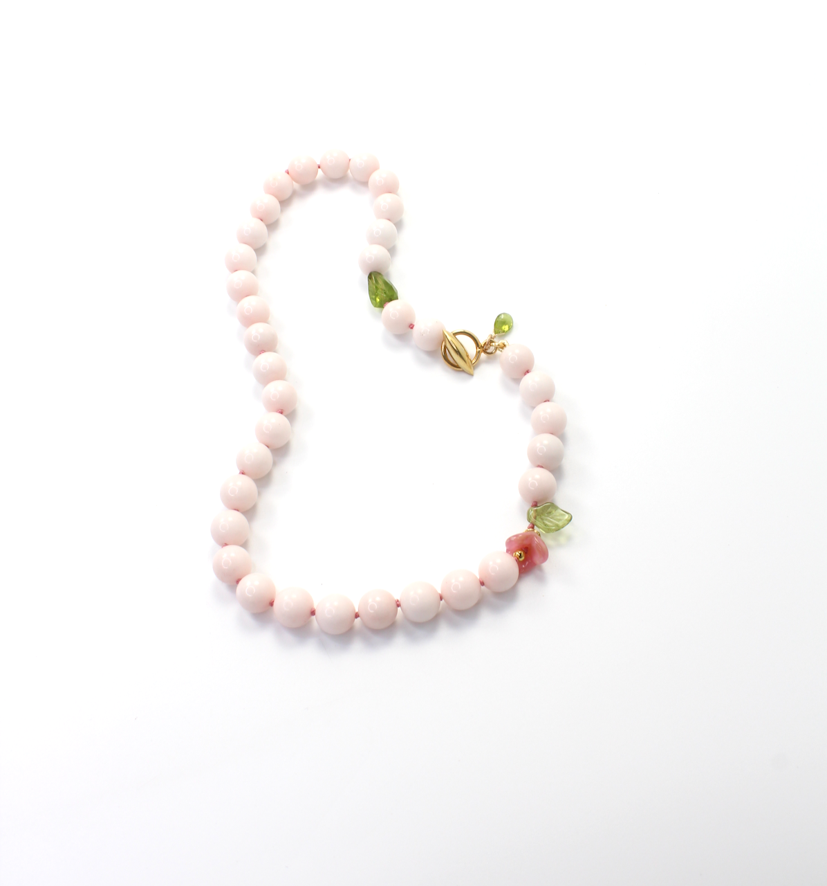 mangano-calcite-peridot-vermeil-necklace.png