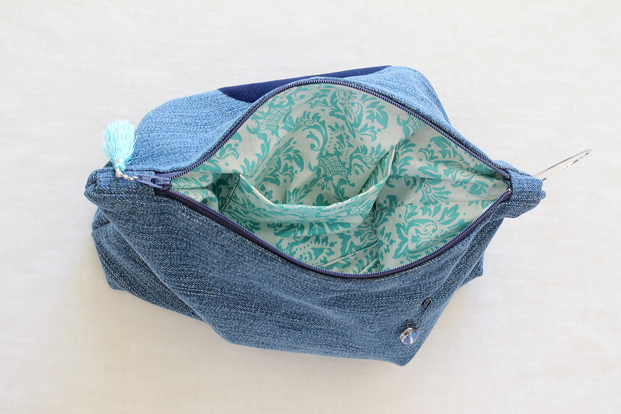 recycled-denim-wristlet-velvet-heart3.png