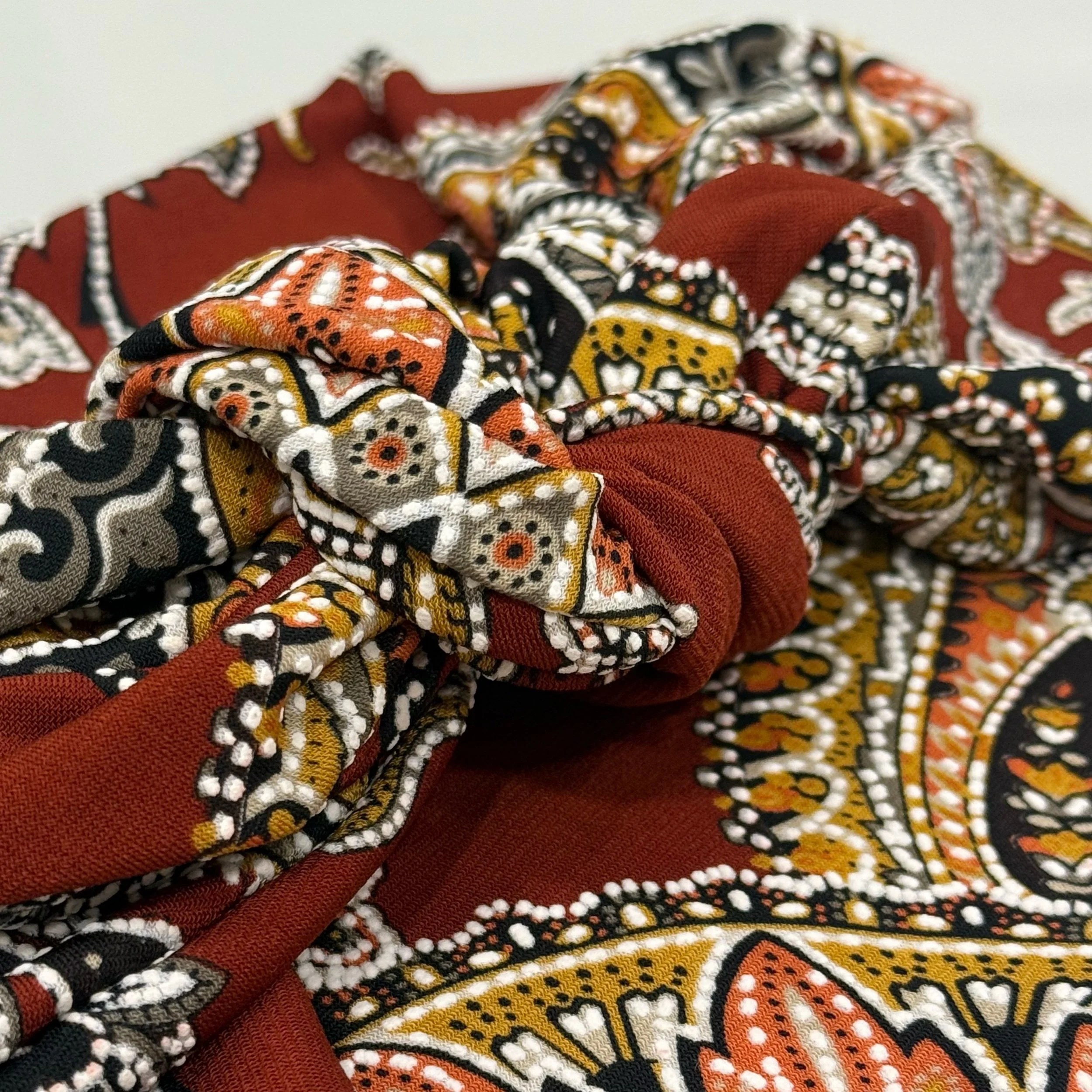 A 3 Dimensional paisley printed headband.All headbands are Stretch and fully adjustable by knotting them yourself into a circle.