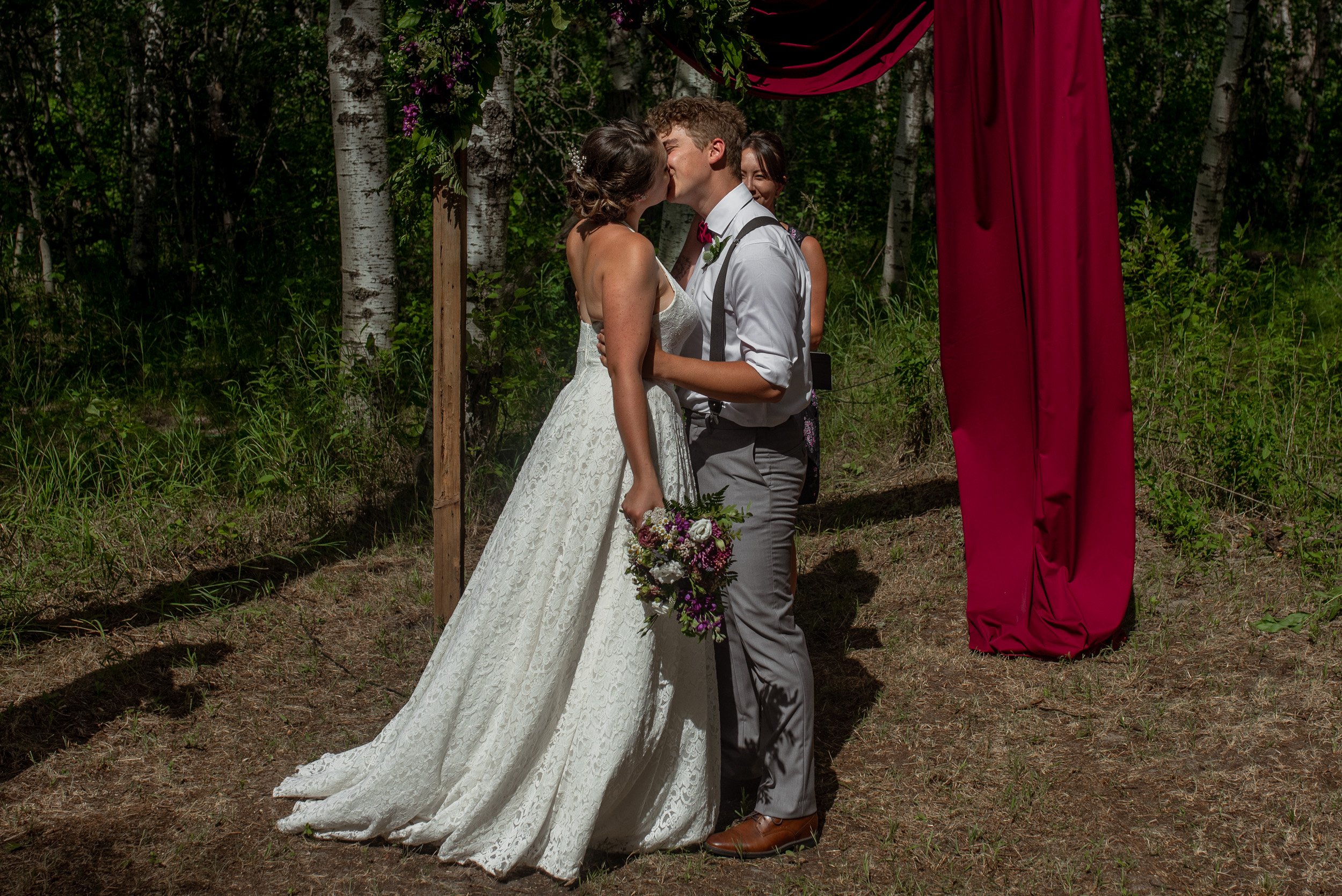 winnipeg wedding photographer - country wedding couple outdoor ceremony -50.jpg