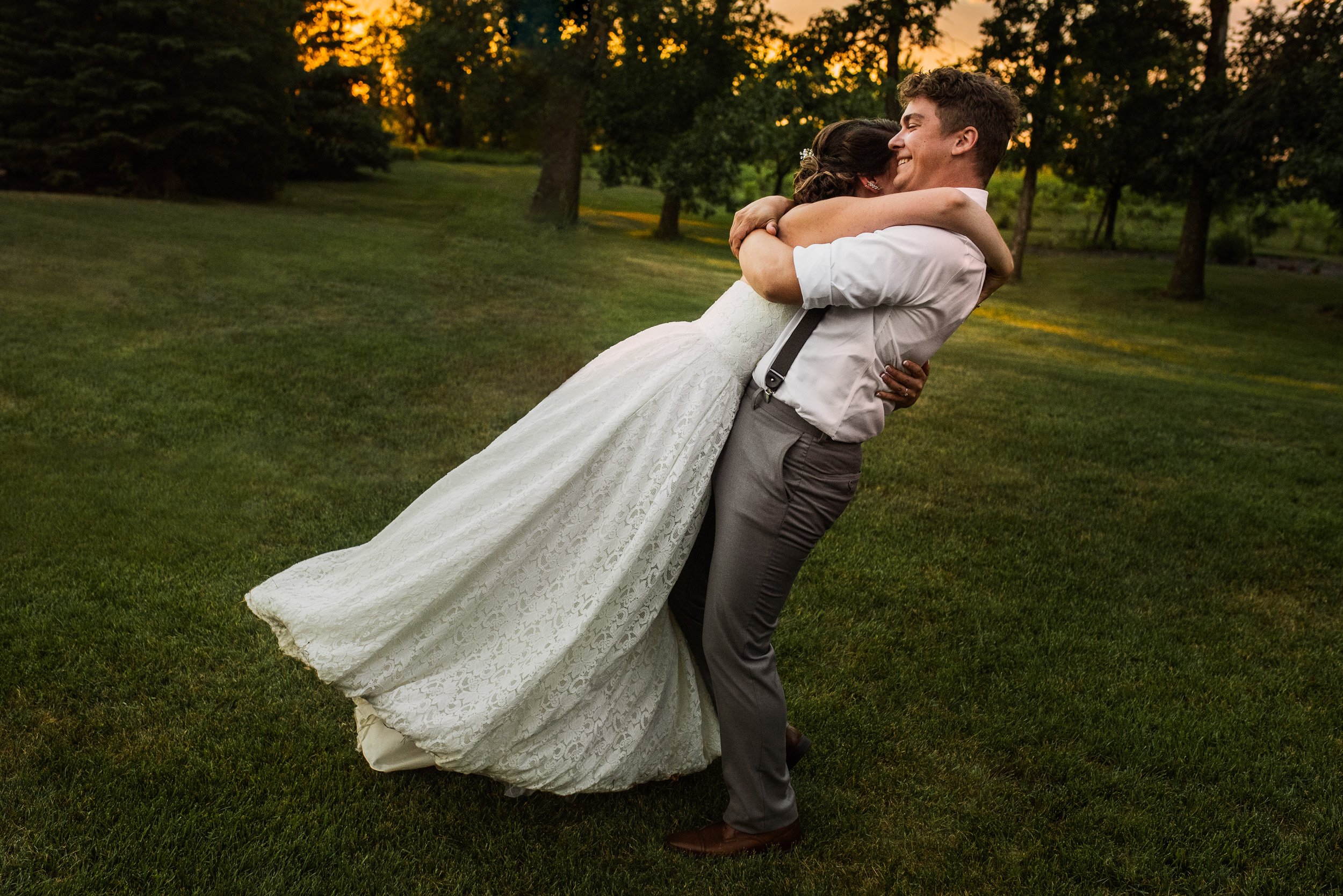 winnipeg wedding photographer - country wedding couple outdoor ceremony -79.jpg