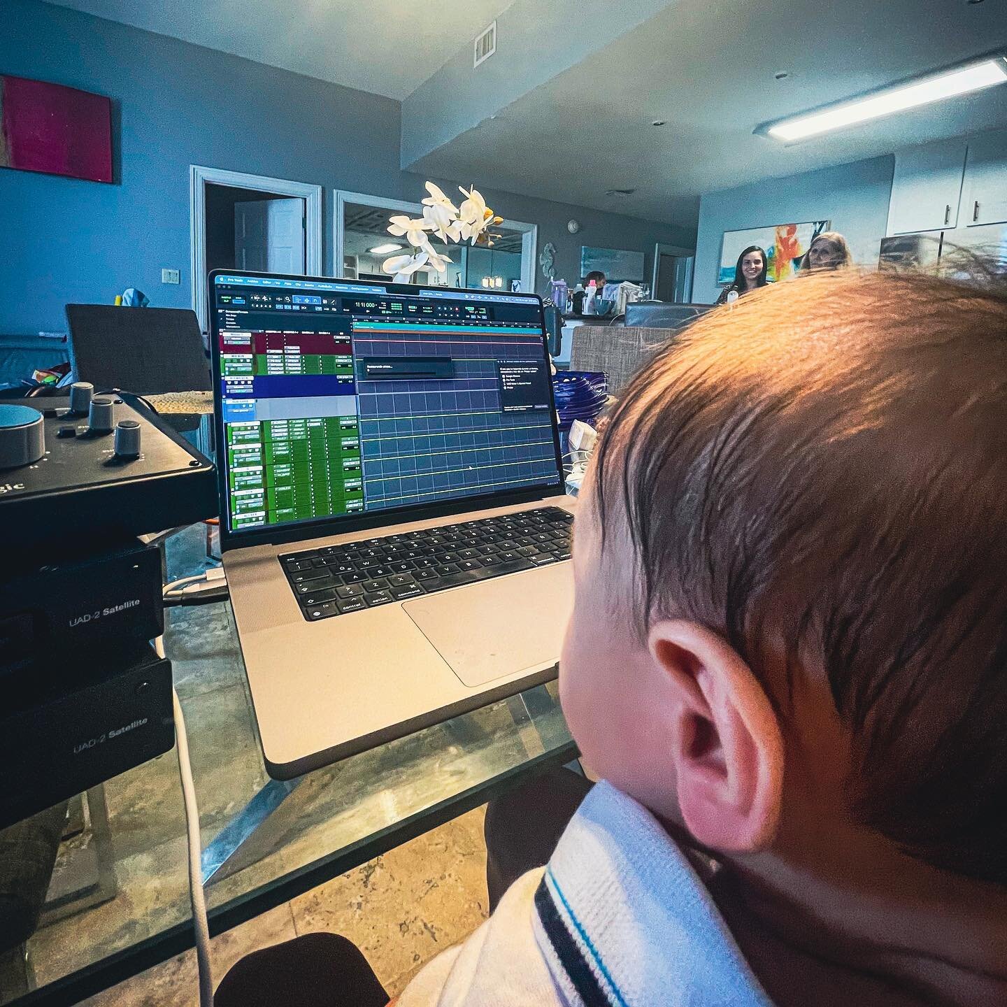 Teach them young! 👶🏻 🎛 
.
.
.
.
.
.
#producerlife #recordingengineer #musicproducer #recordingstudio #recording #mixing #music #audioengineer #producer #Blessed #studiolife #gearporn #studioporn #picoftheday #homerecording #musicproduction #audiom