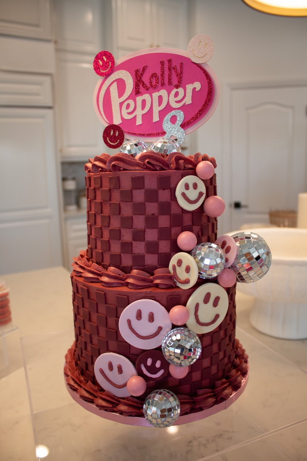 cake with smiley and Kolly Pepper topper