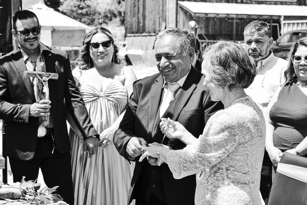 A couple exchange rings on their 50th Anniversary vow renewal.
swipe ➡️ for color
#centralcoast #centralcoastbride #centralcoastweddings #weddingphotographer #eventphotographer #centralcoastphotographer #wedding #quince #quincea&ntilde;era #portrait 