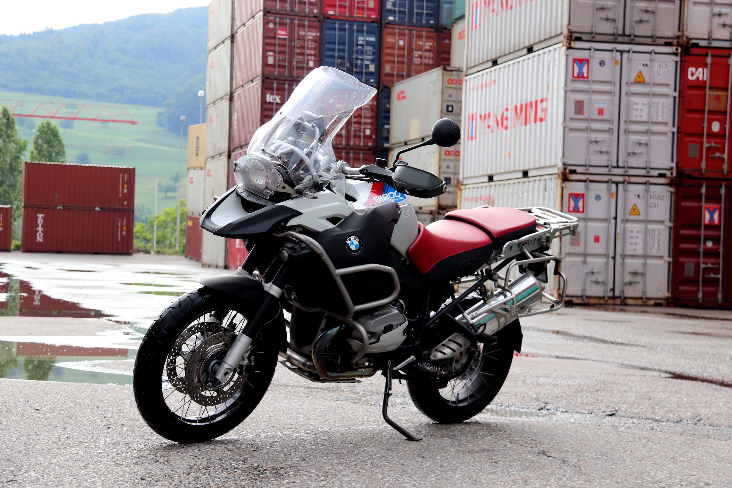 GS1200 Containers.jpg