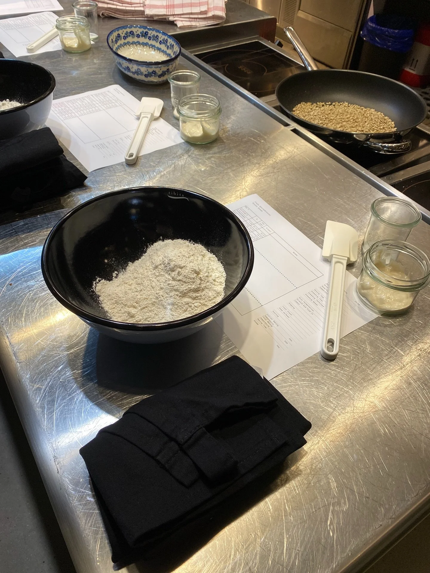 Our sourdough workshop is the most popular reward so far!

Join a small, hands-on sourdough workshop at Freja (held in German or English). Learn the art of fermentation, shaping and baking in a relaxed, welcoming setting.
Workshops will take place at