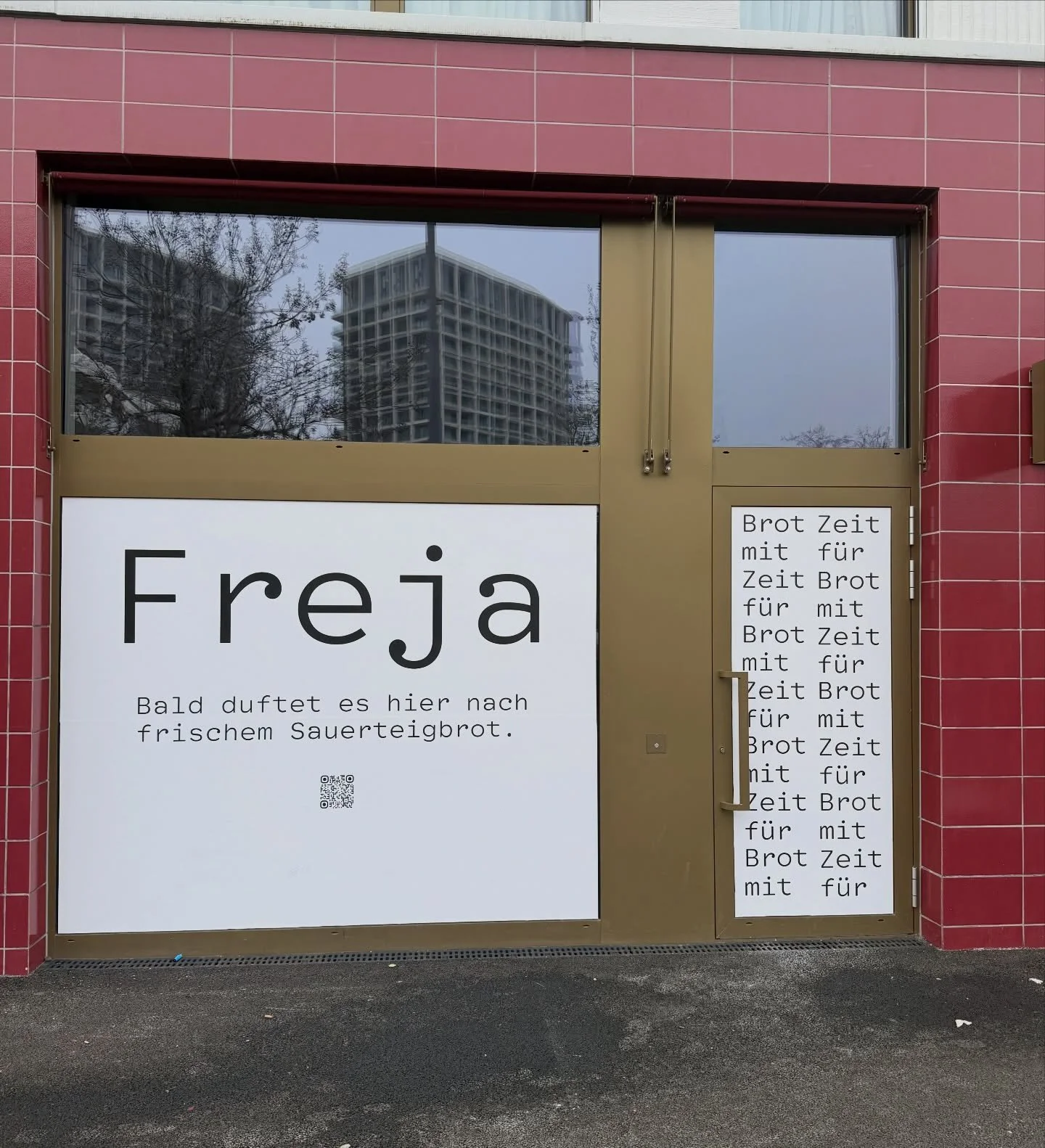 A little look into our new bakery

After the crowdfunding campaign ended, the construction really started. Shortly after, we had to put everything on hold for the holidays &ndash; a break we honestly really needed.

January has been very intense: wat