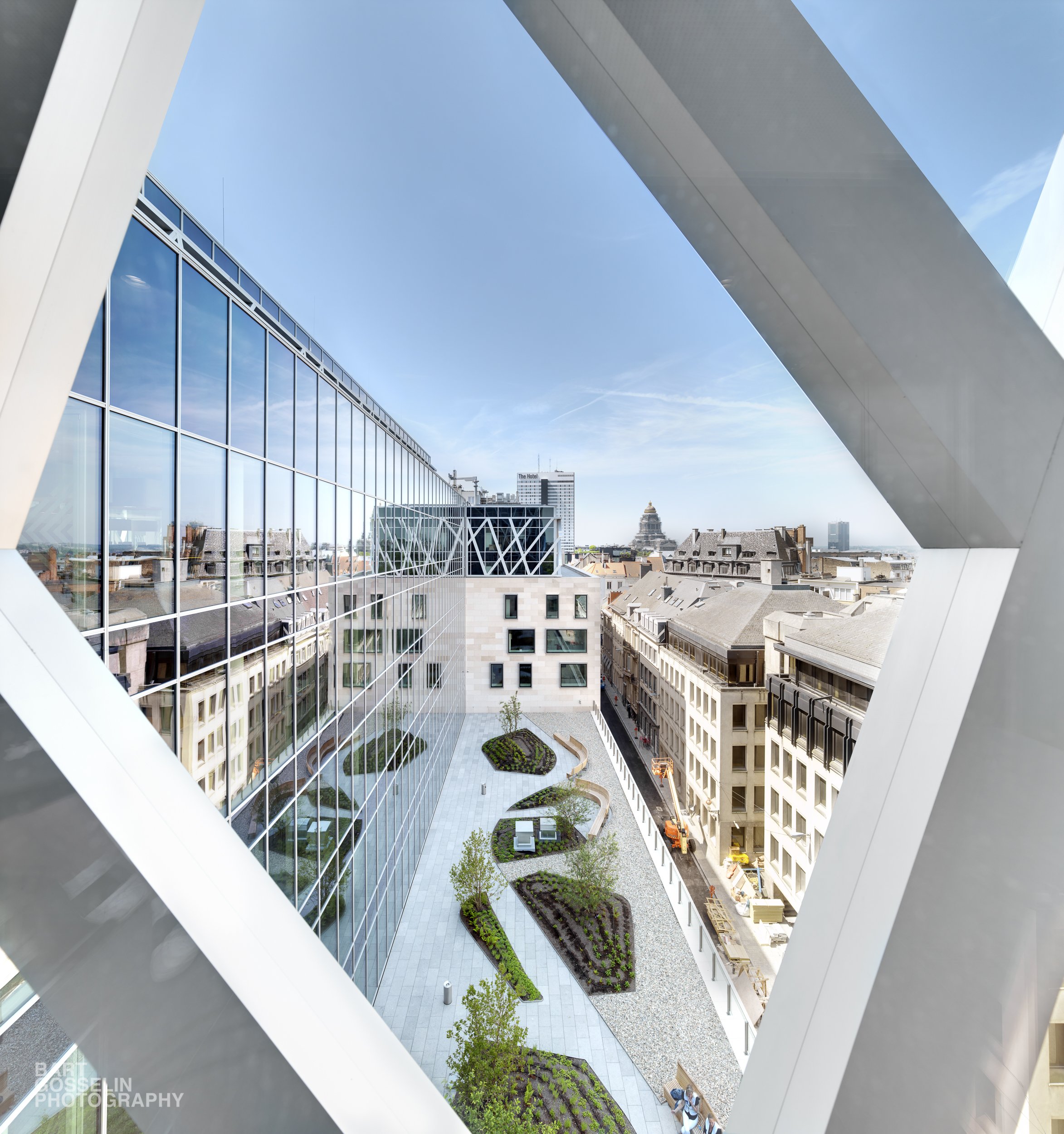 AXA BG 44.jpg
