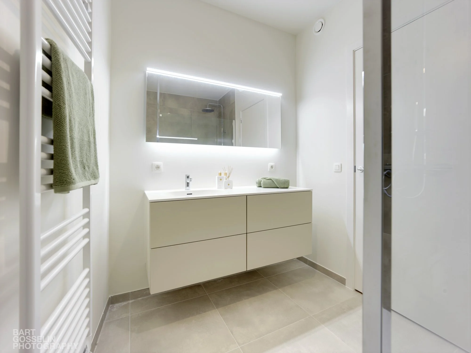 2512 3LIV model app 21.jpg