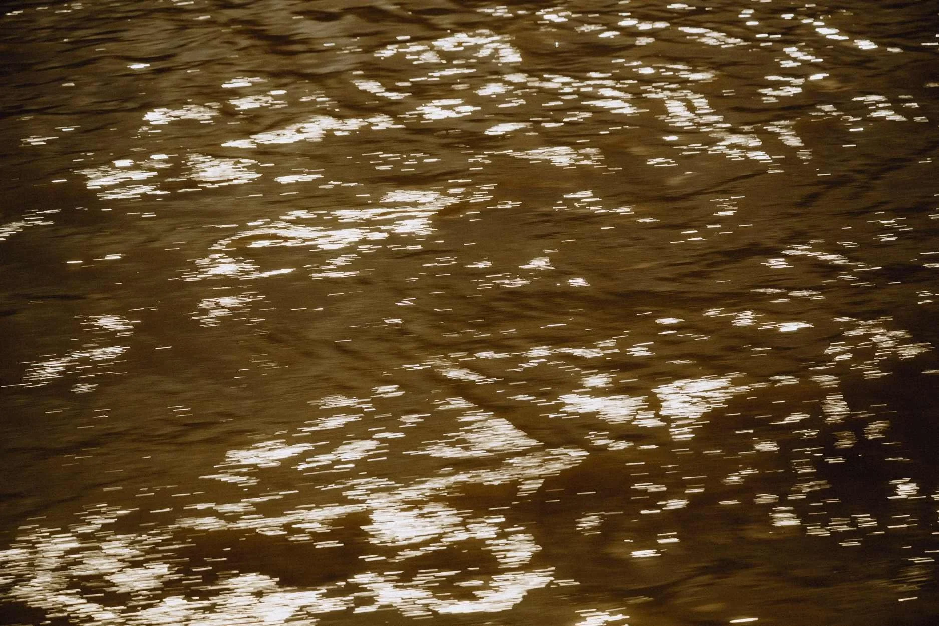 Moving Thames waters, which inspired Atelier ellis' colour The River Runs.