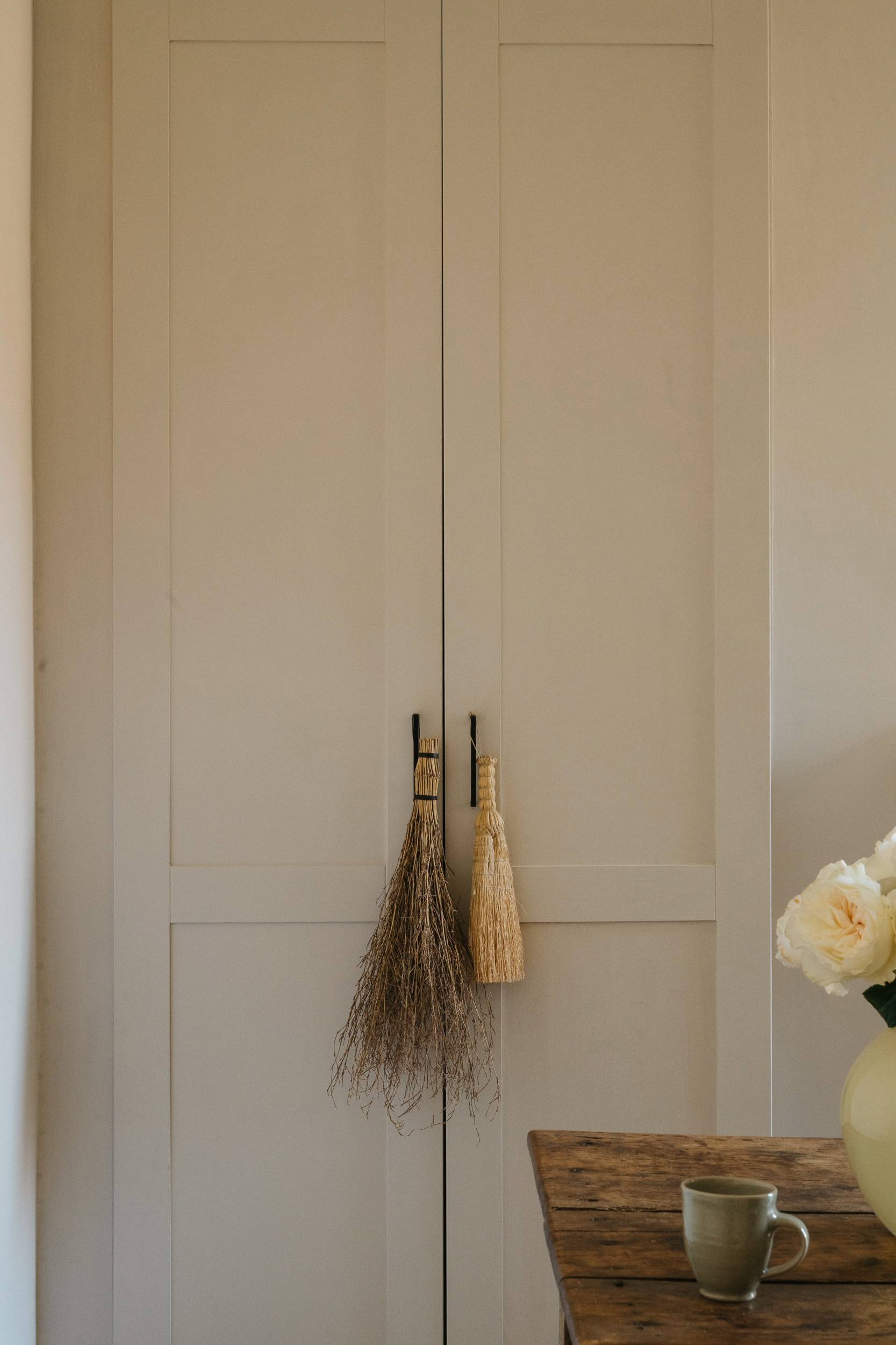 Atelier Ellis' colour I love you, a warm neutral.