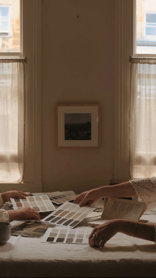 AE.ColourStories.LunchingLadies.ECH.P GIF 3.gif