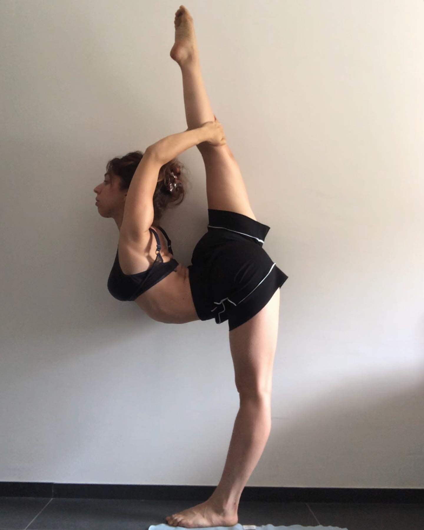 Needle deux c&ocirc;t&eacute;s 
pour avoir la sym&eacute;trie 

#contortionpost#contortion