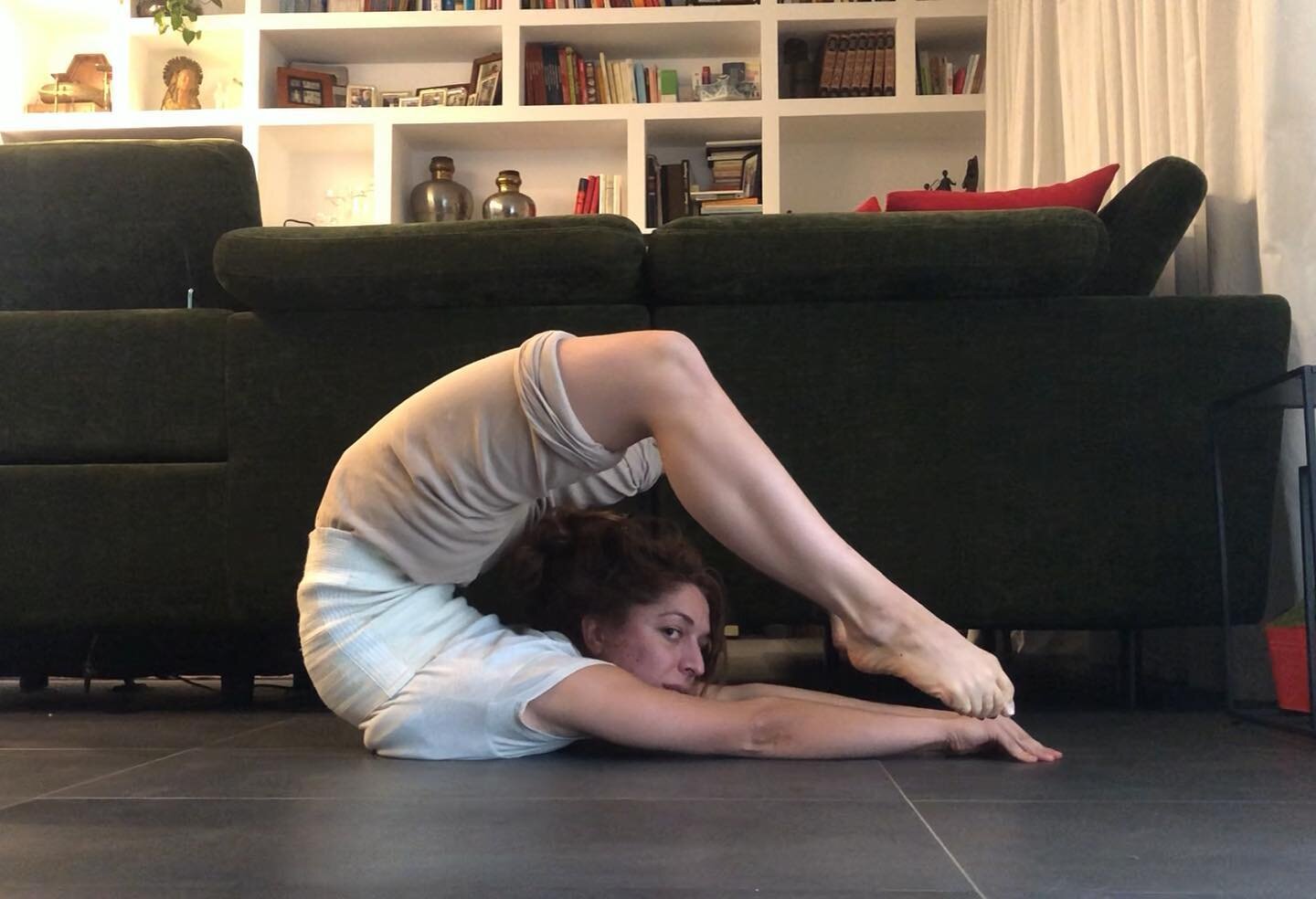 Allenamento Soft per riprendere il ritmo e accettare che l&rsquo;estate &egrave; finita 🍦&bull;~&bull;~&bull;~
Se qualcuno &egrave; interessato a lezioni on Line o programmi sono disponibile a partire dal 12 ottobre #contortion