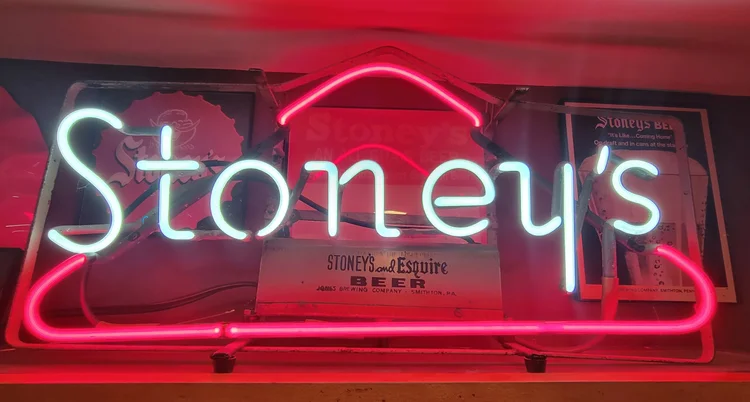 Pink neon Stoney's script sign