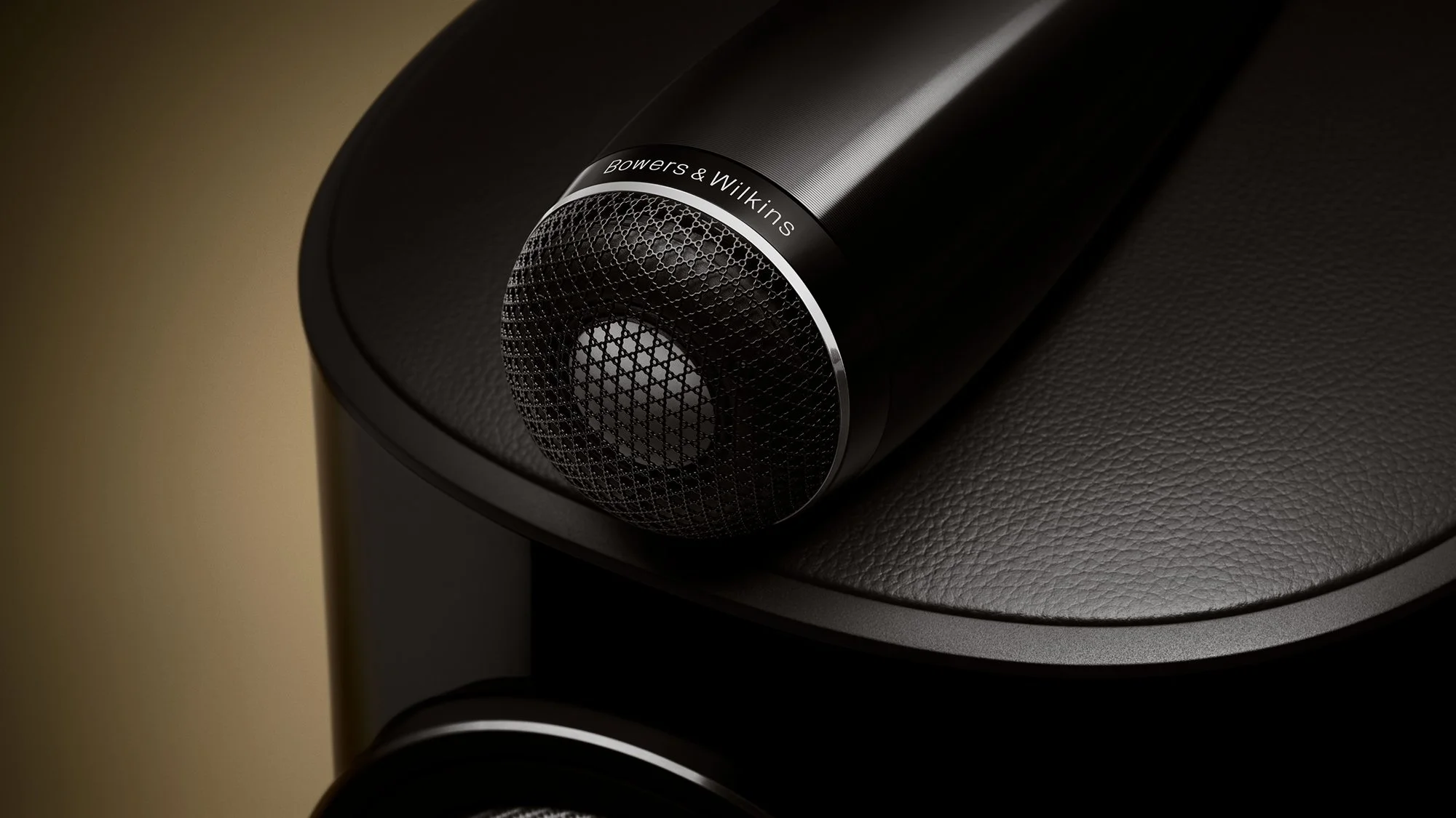 B&W - 804 D5 Stealth Black - Beauty 10 - 16x9.jpg
