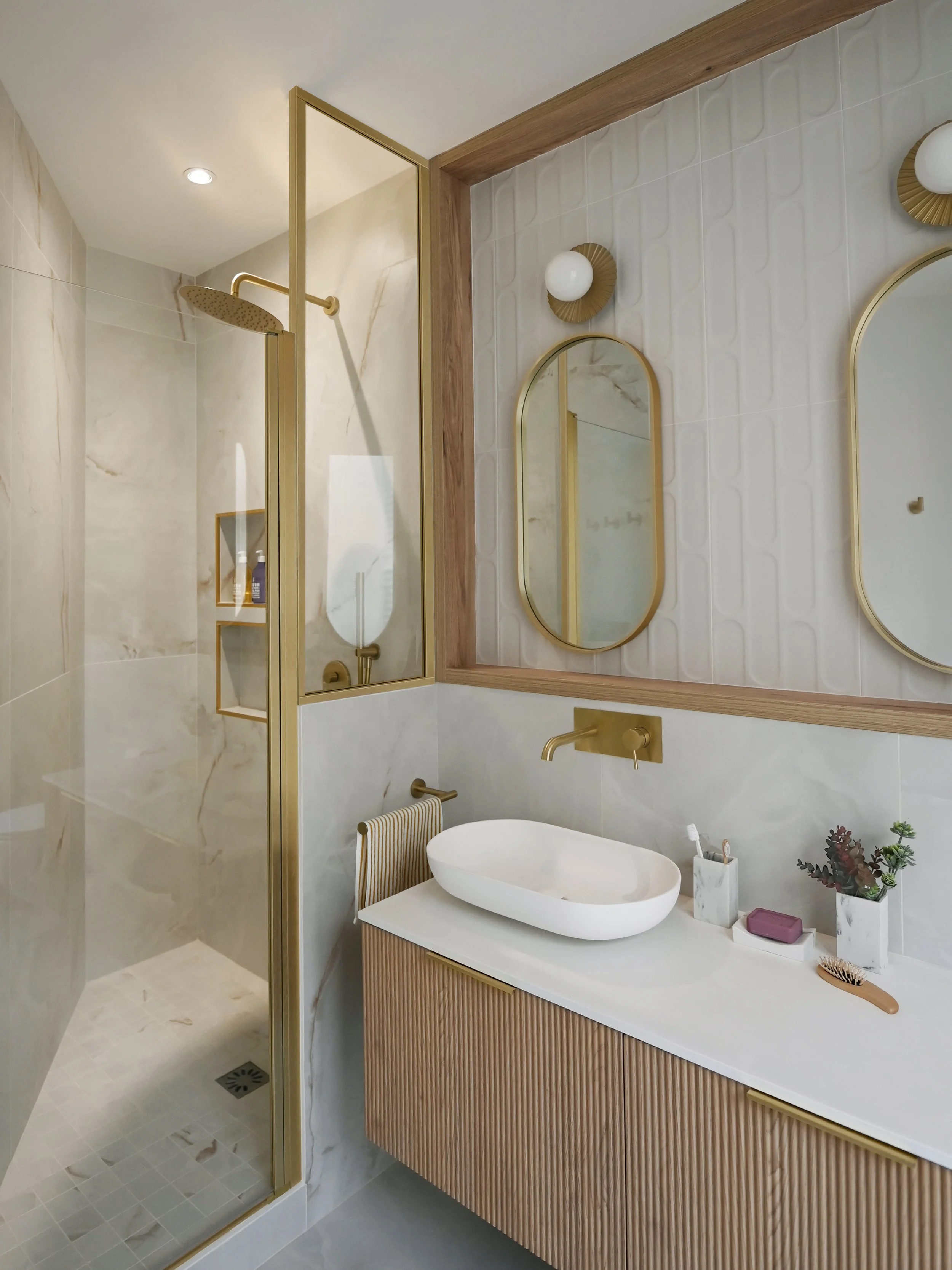 10-douche-italienne-paris-renovation-laiton-bois-architecte-interieur-gael-ugarte.jpg