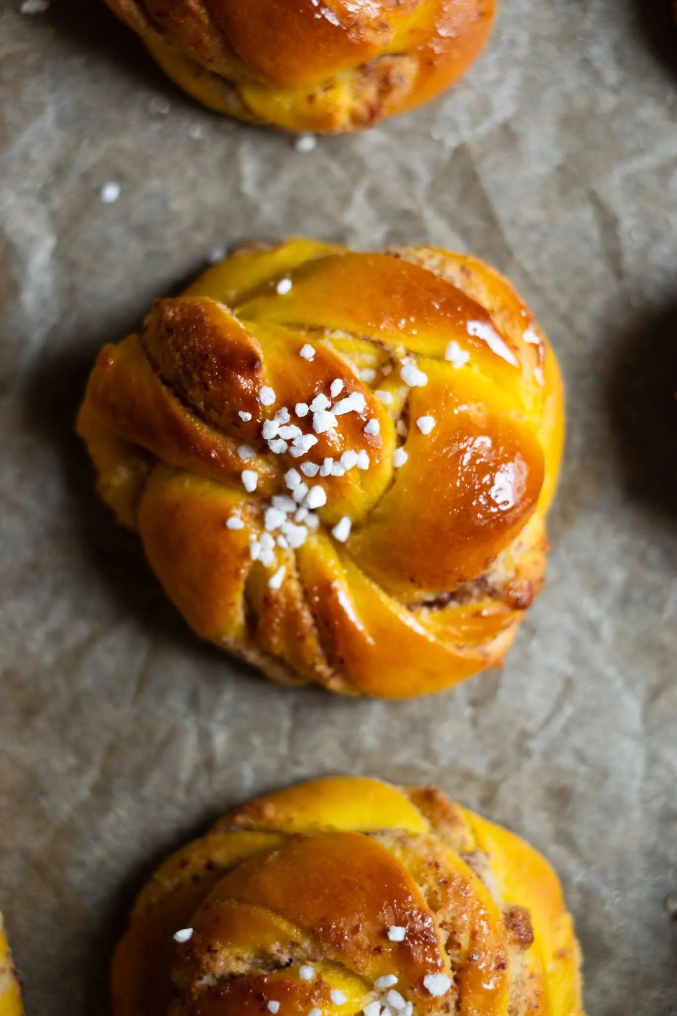 saffron-buns-after-baking-anca-kluge-food-photography-2.jpg