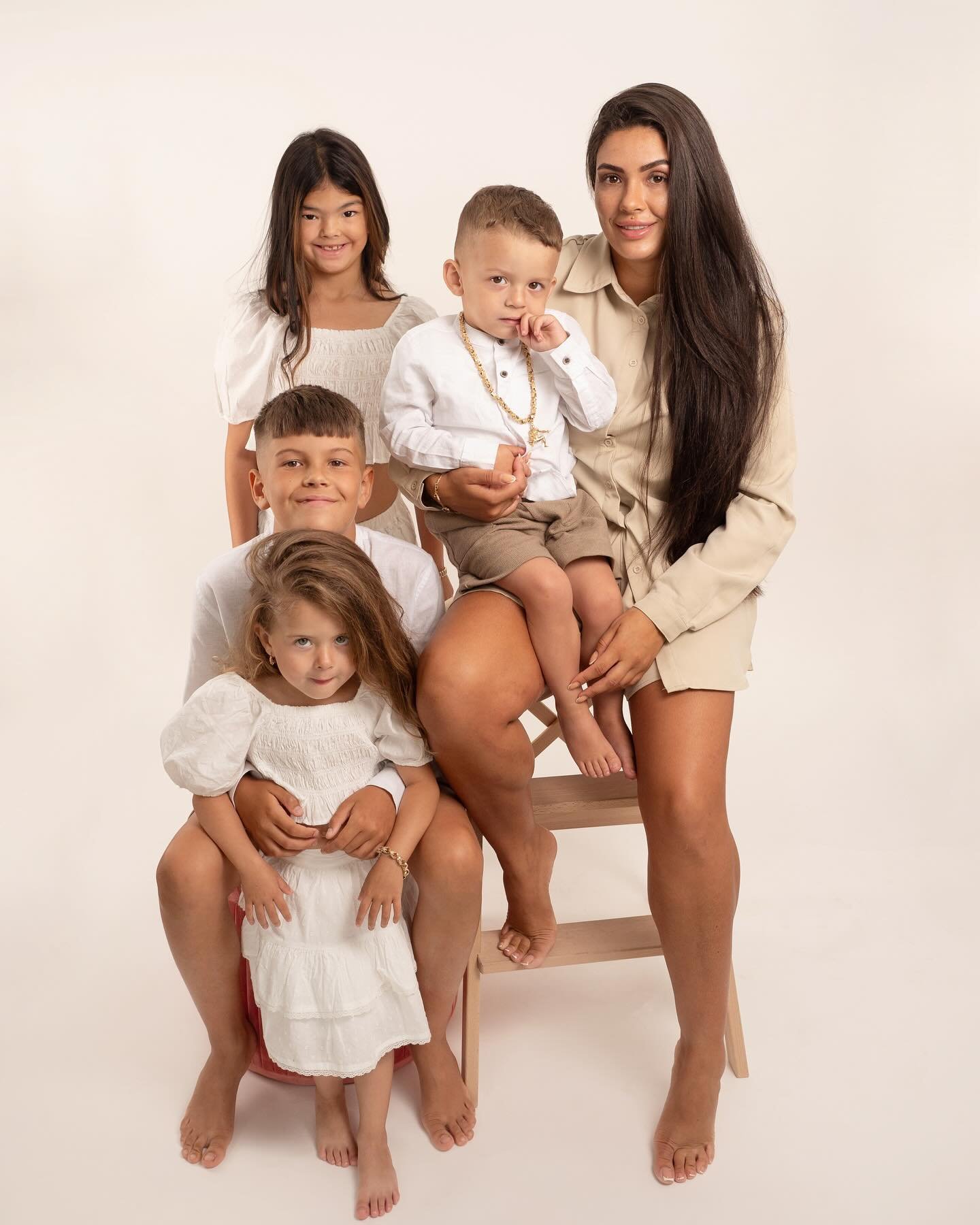Just had to share this stunning family session!!😊 I absolutely loved this one and taking photos for such a lovely bunch! &hearts;️ 

If you&rsquo;d like to book one in yourself please send me a message or email at alicelast@blanketstudio.co.uk 😁