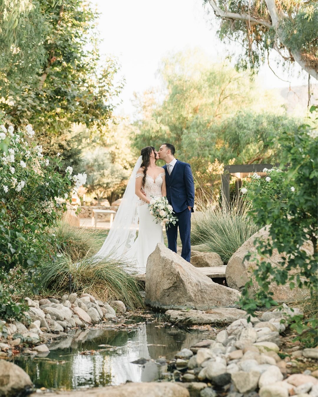 We loved every second of Helena + Griffin&rsquo;s Galway Downs wedding! 😍

Venue @wedgewood.galwaydowns 
Photo @weddingsbylmp 
Beauty @ankermanartistry 
Floral @soireefloraldesign 
Music @austin4music