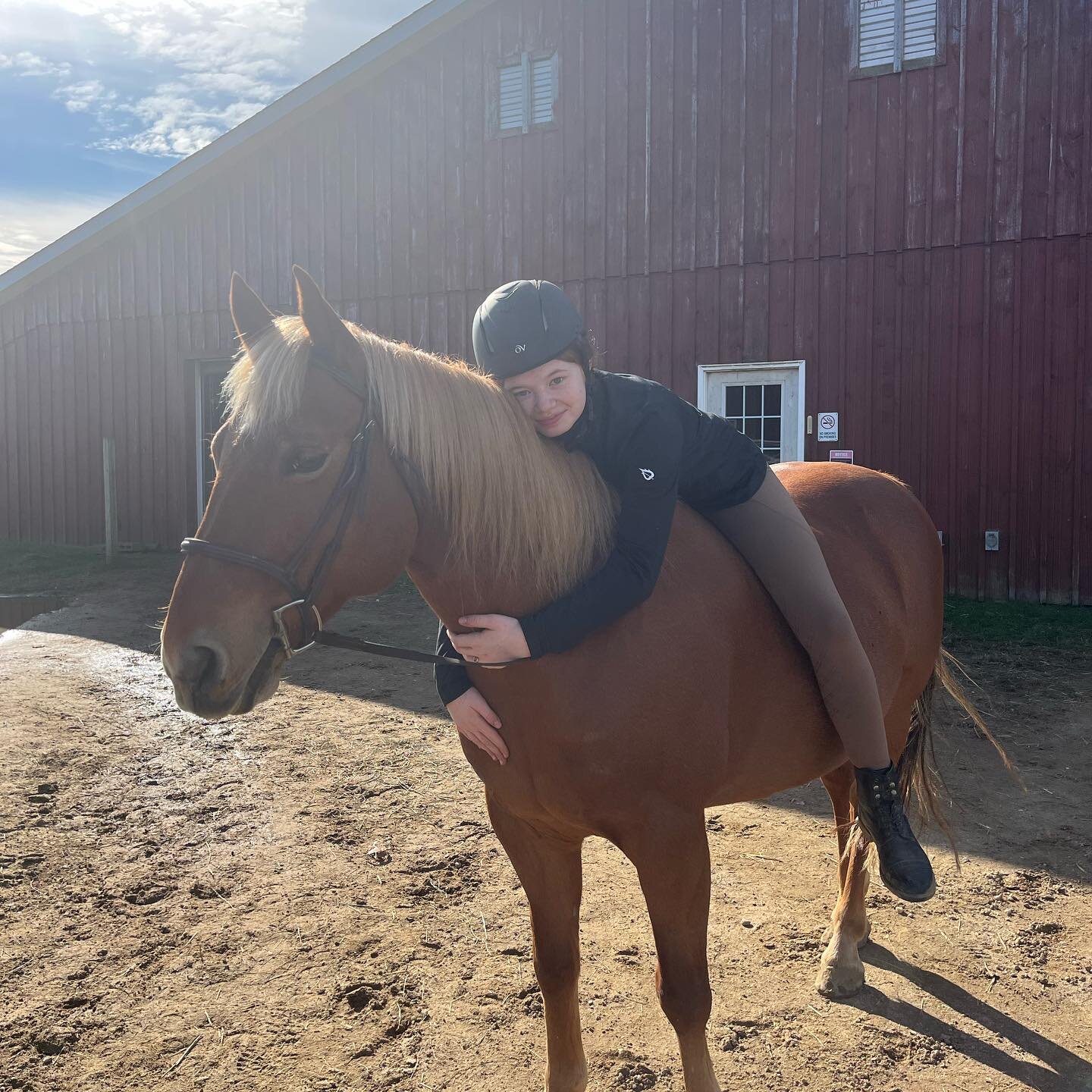 It was a beautiful fall day to relax with our favorite 4 legged friends ❤️