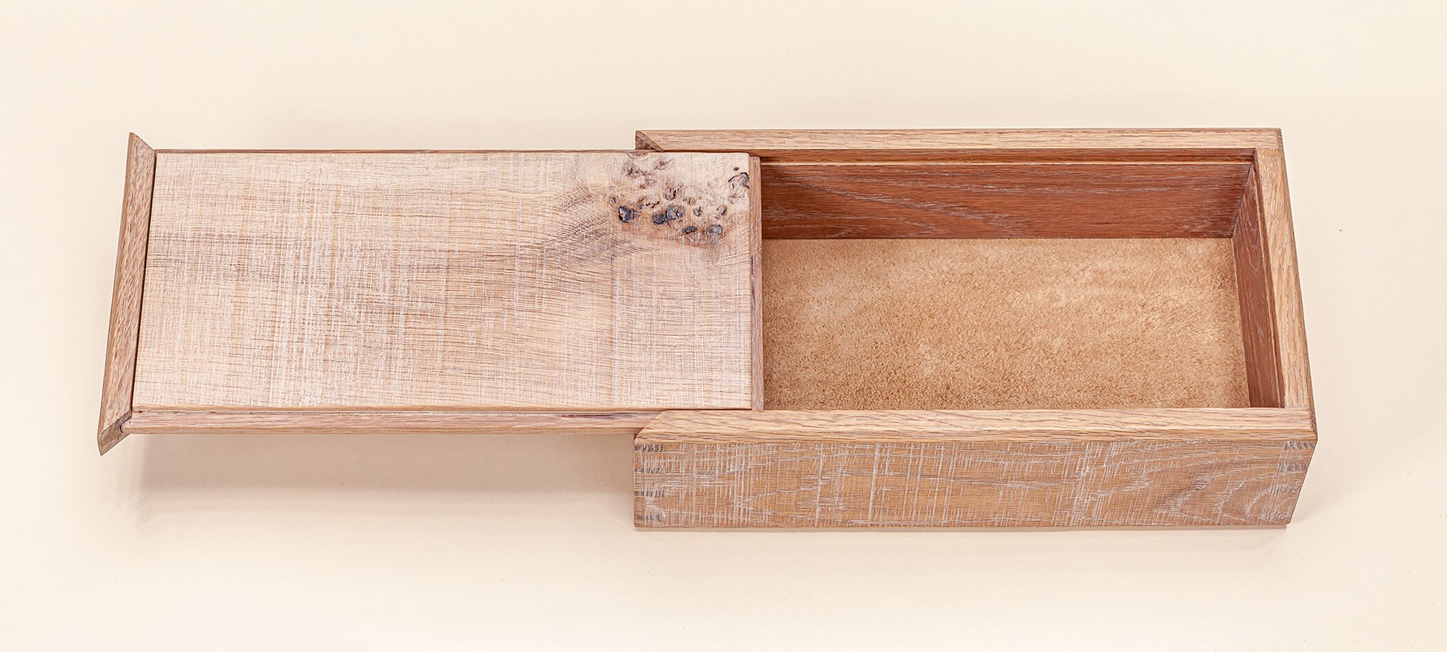 Pippy+Box+-+Irish+Oak+textured+lid+-+Suede+base.jpg