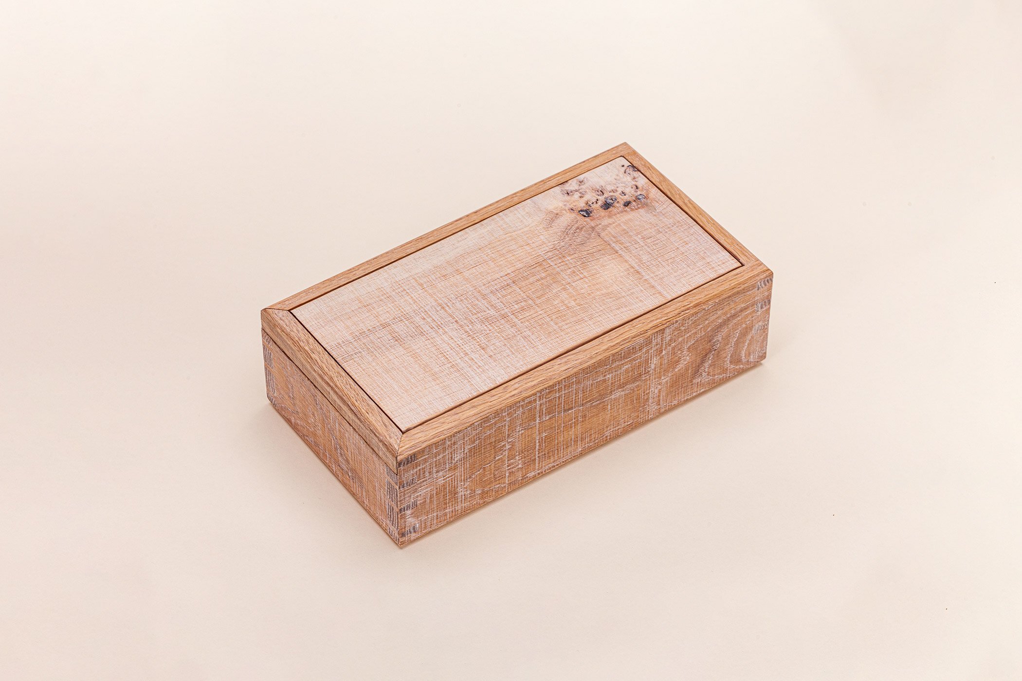 Pippy+Box+-+Irish+Oak+textured+finish+-+Plan+angle+view.jpg