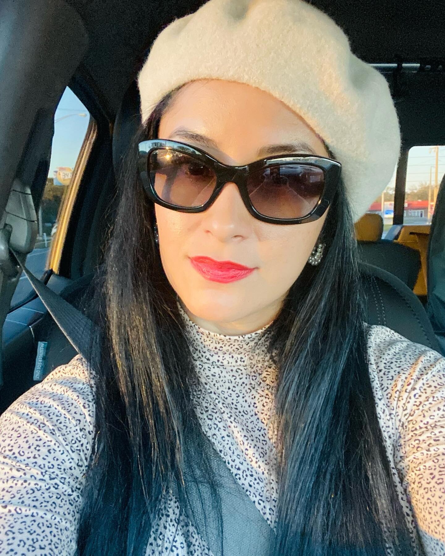 Haven&rsquo;t Posted A Selfie In A While 😘

By The Way, Looking To Book Coffee Appointments This &amp; Next Week For Anyone With Real Estate Questions Or&hellip; Simply Just To Catch Up &hearts;️ Who Is Down To Meet? ☕️ 

Happy Tuesday 😎💄

#florid