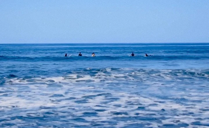 Sweet throwback to sweet chill surf sessions with sweet friends on sweet summer Maiata 🌊