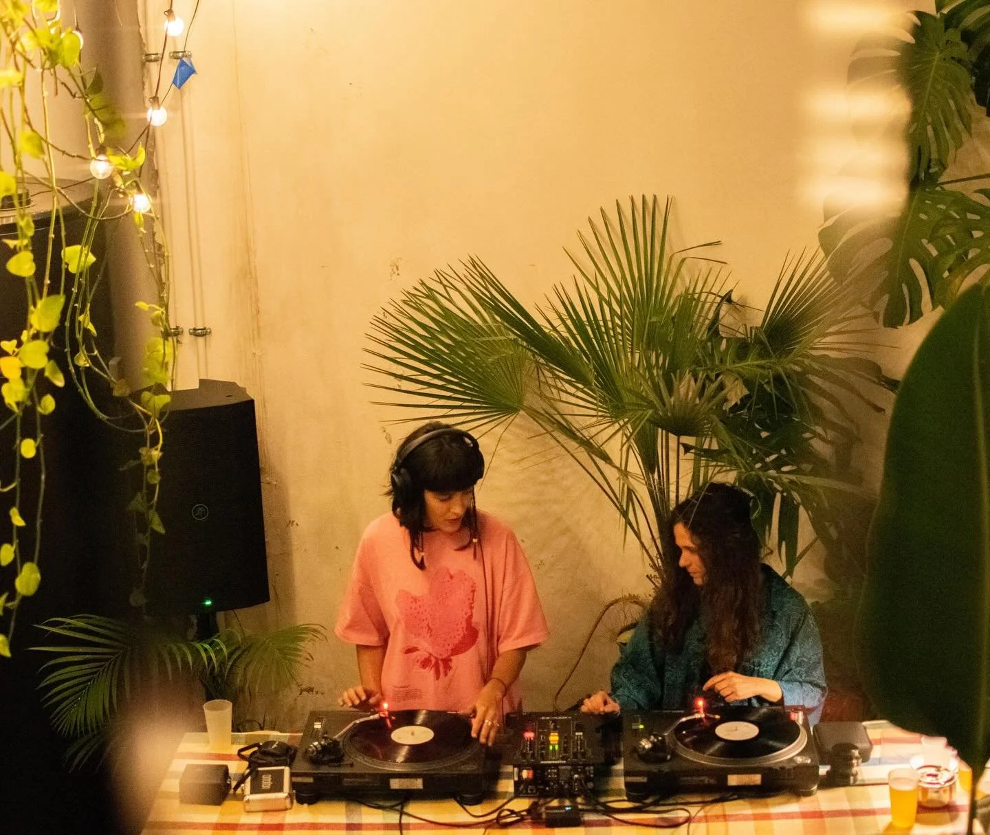 Love letter to our last week&rsquo;s party life🪩

Amazing to see so many of you here.
Jacaf&eacute; is becoming a dream come true: safe space where community comes together and energy &amp; inspiration flow. 

Thanks to everyone involved in both eve