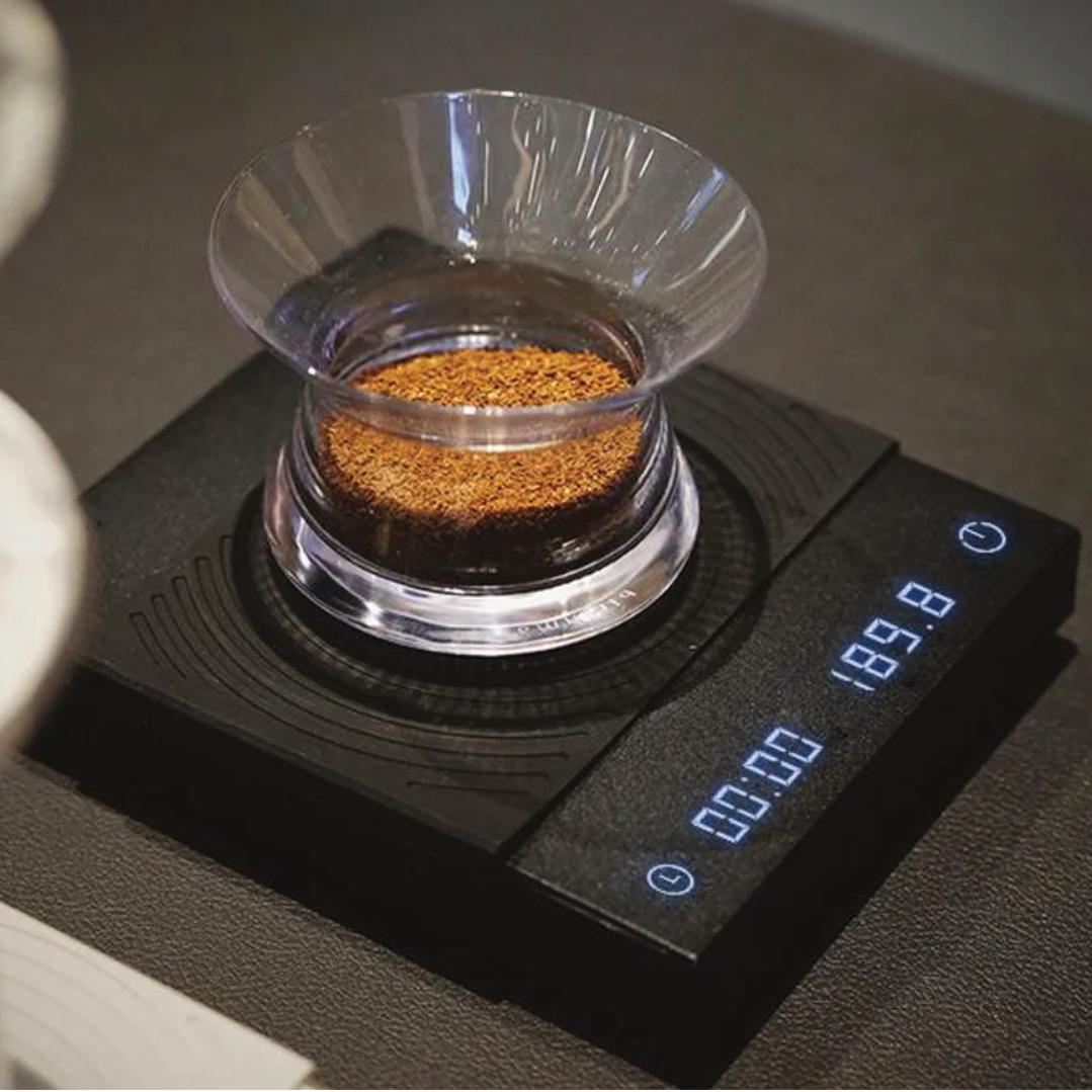 Timemore Black Mirror Plus Scale weighs coffee beans