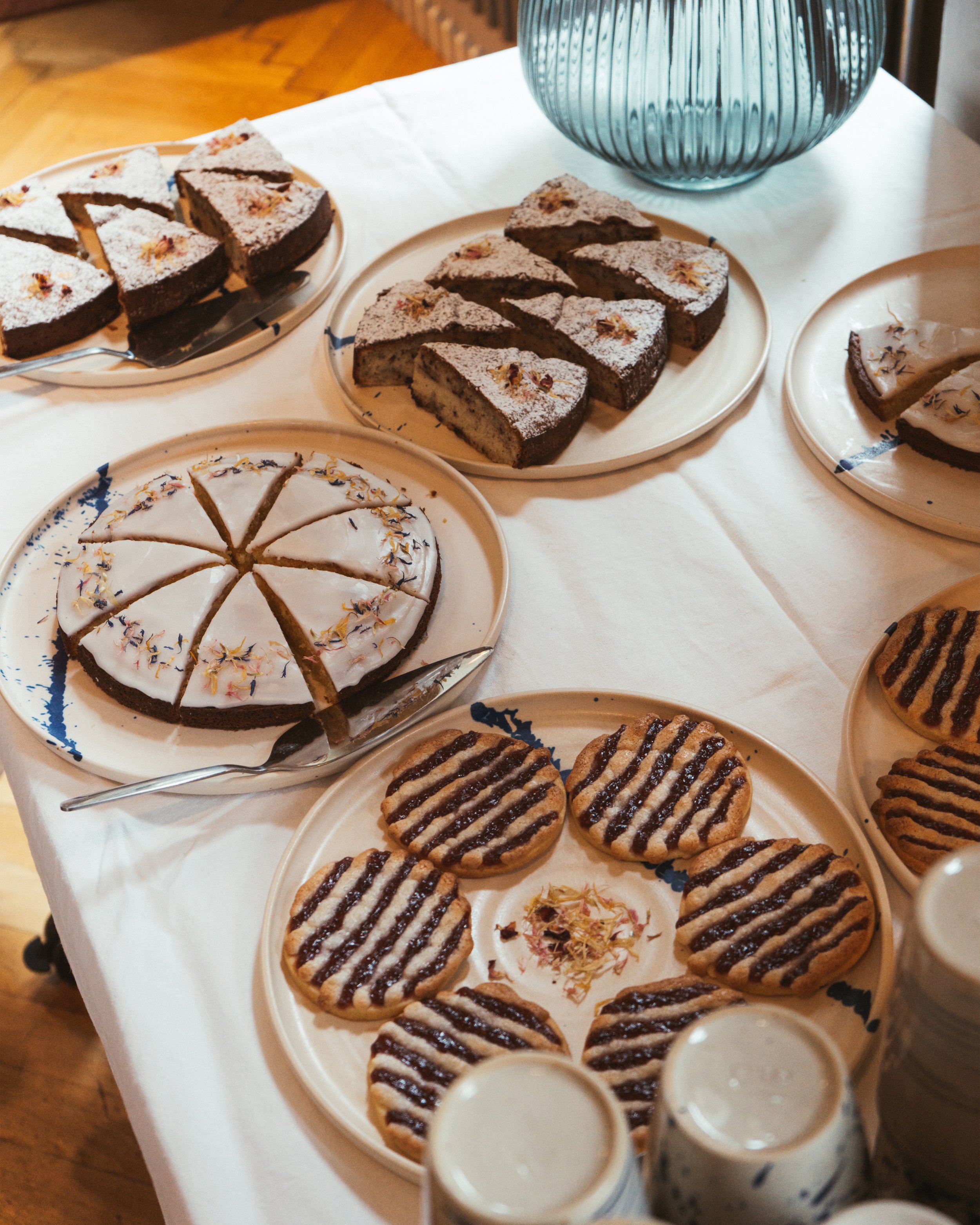 photographer-wedding-reception.jpg Wedding reception with newlyweds and guests celebrating in Copenhagen