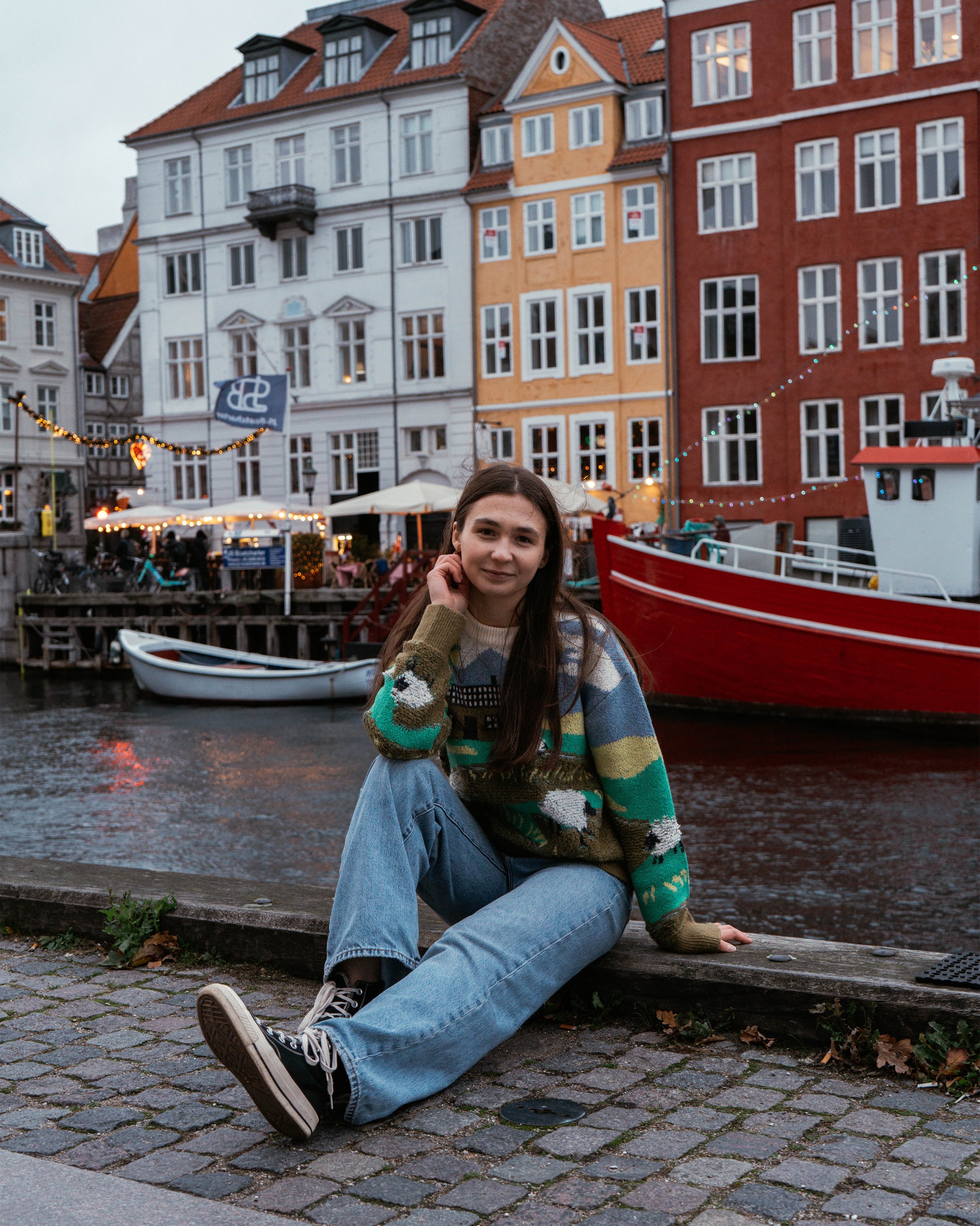 Tourist photography in Nyhavn capturing Copenhagen’s iconic colourful harbour, historic buildings, and waterfront atmosphere, photographed by a Copenhagen-based lifestyle and travel photographer.