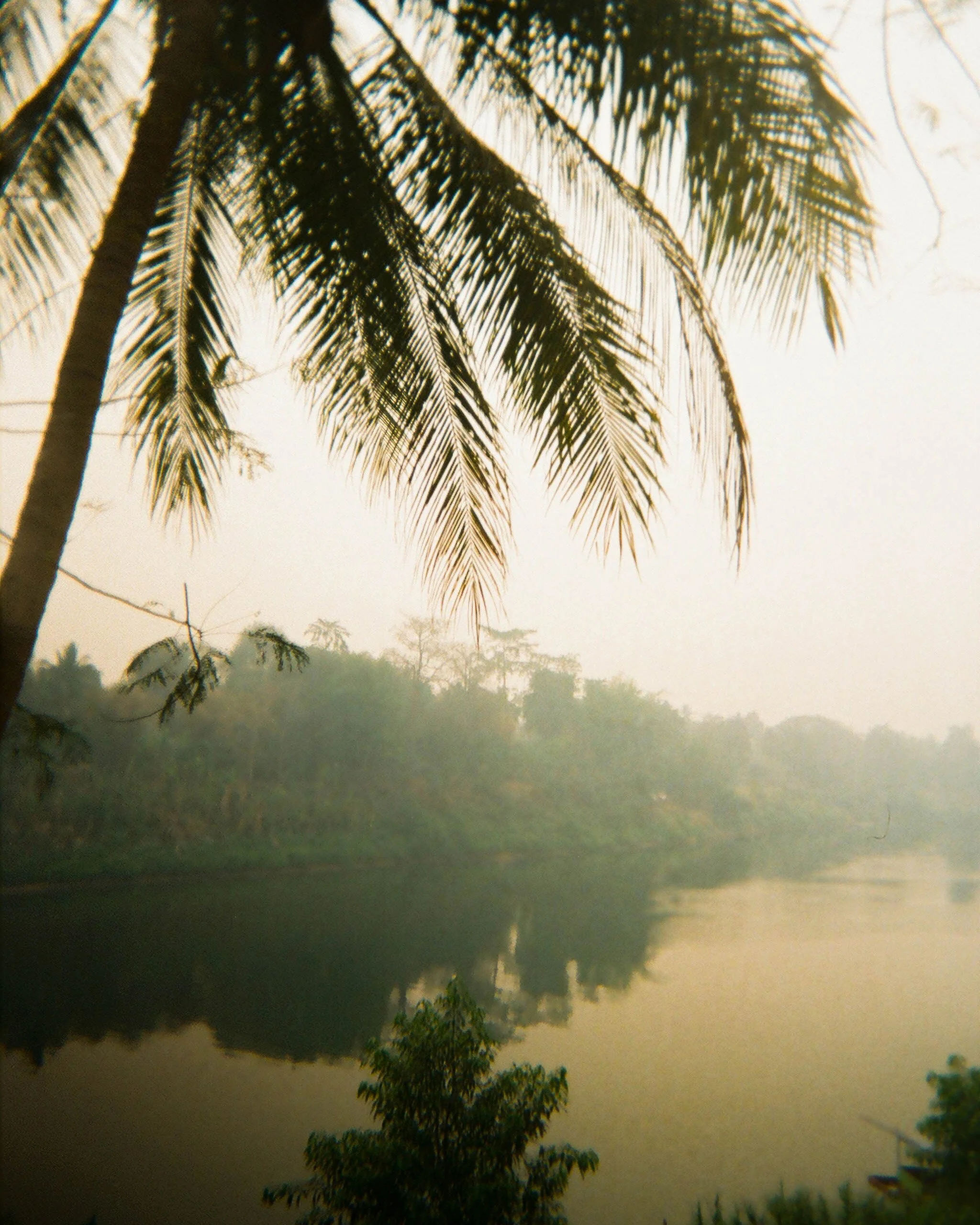 Place-based travel photography documenting Asian locations with focus on atmosphere, composition, and authenticity.