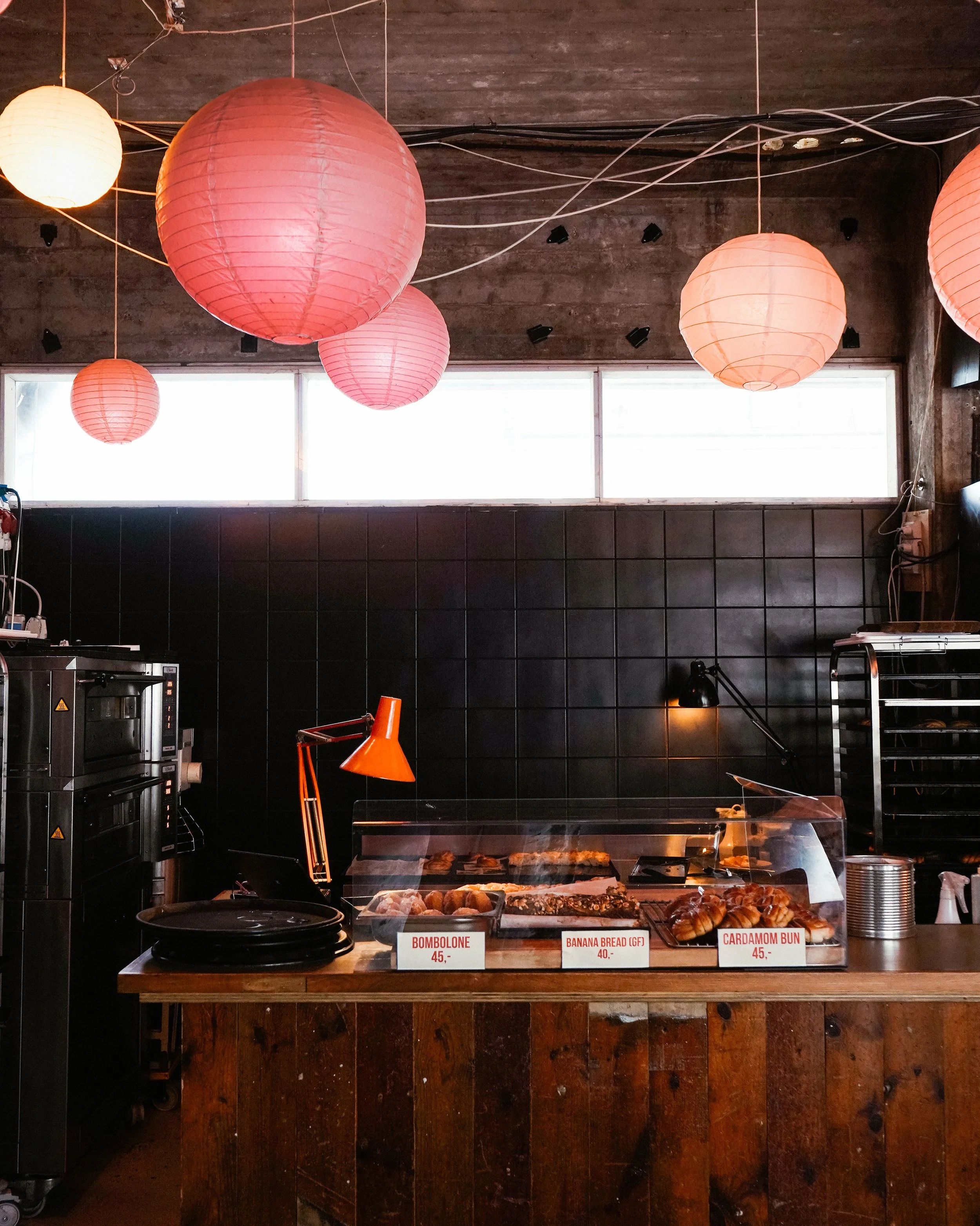 Gastronomy photography combining food, interior, and atmosphere, created by a Copenhagen restaurant and food photographer.