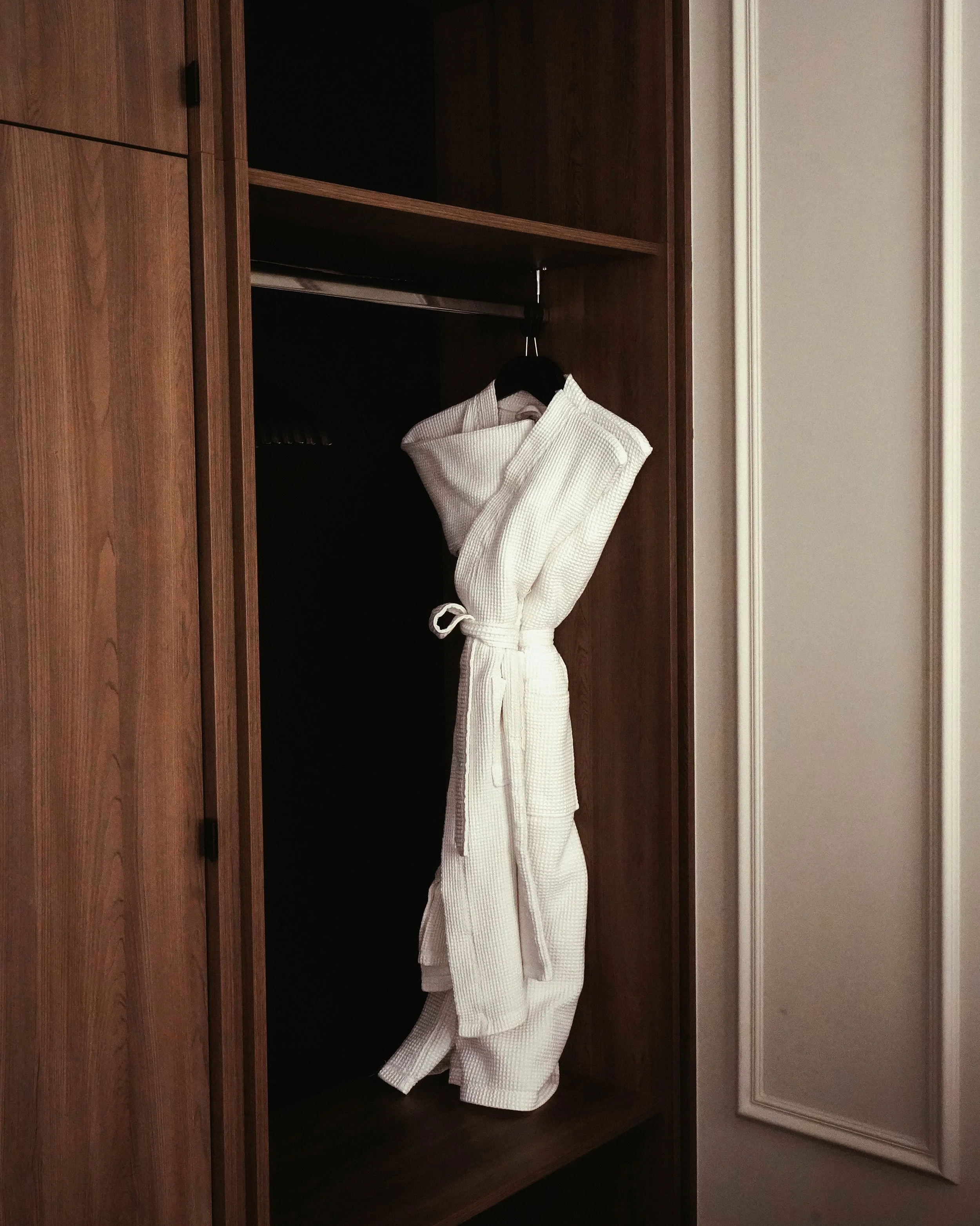 Modern hotel bathroom with marble finishes and refined design elements