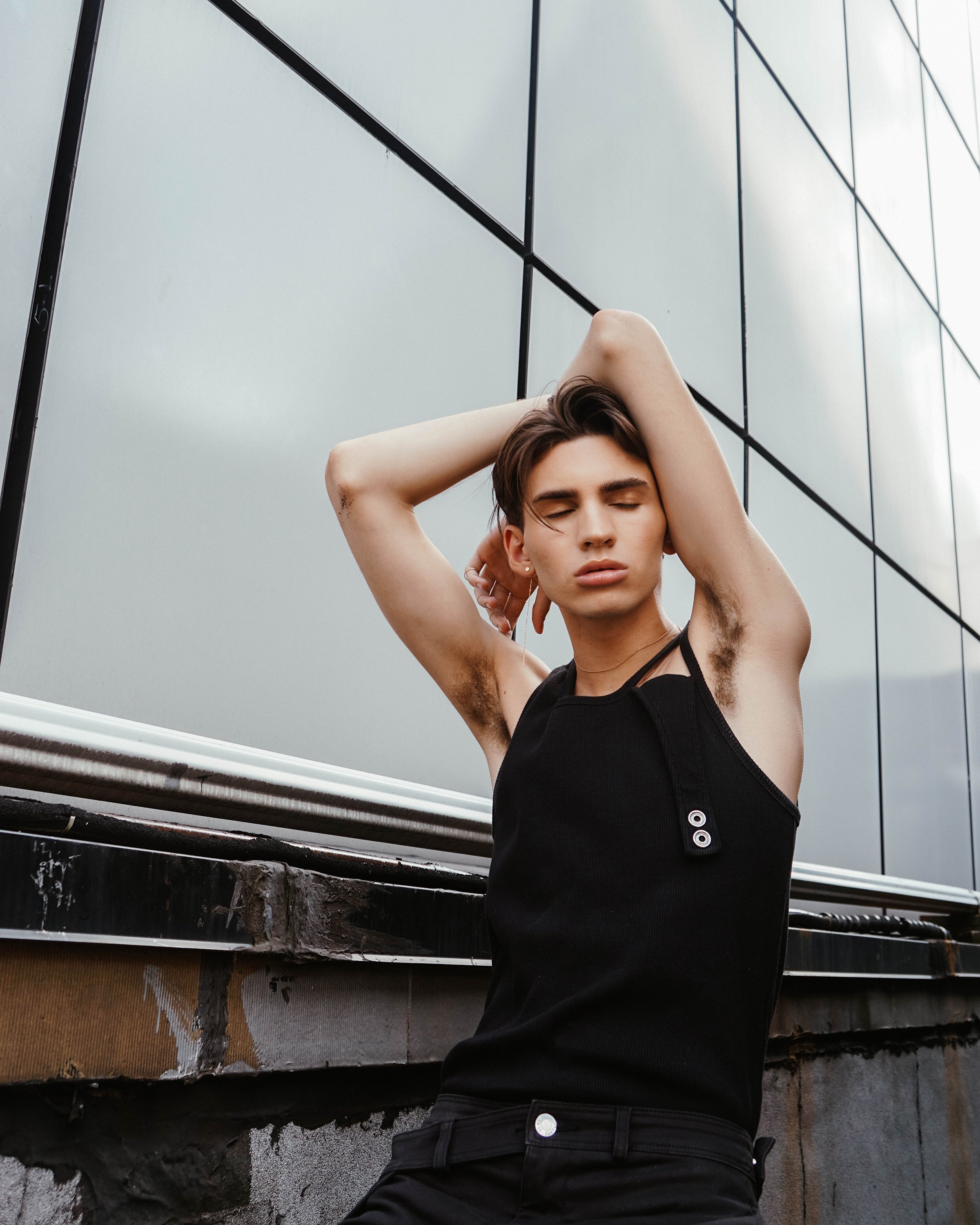 Lifestyle and editorial fashion photography in studio, showcasing model poses, styling, and professional Copenhagen-based photography.